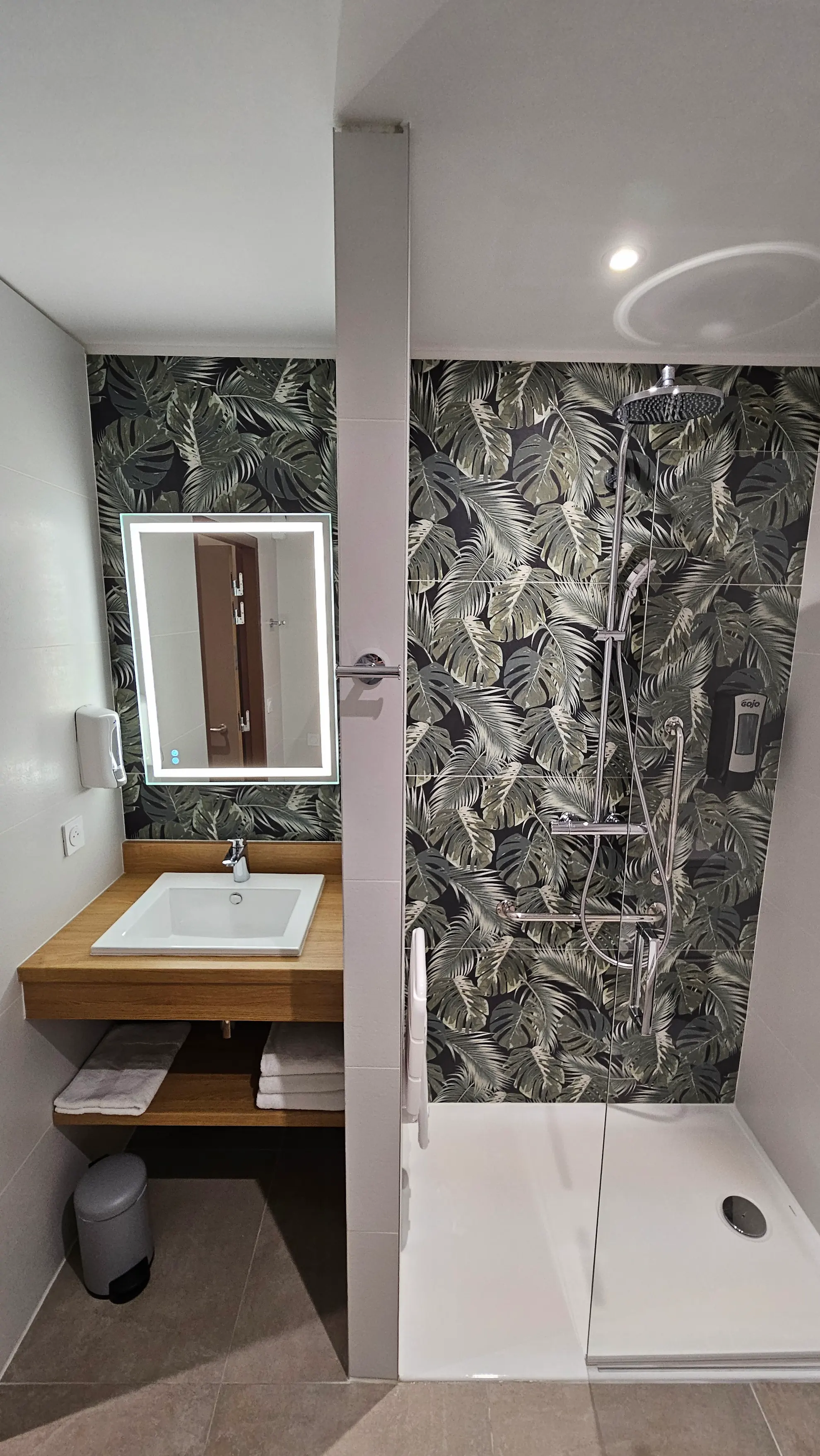 Salle de bain de l'hostel Hosho Bordeaux Centre Victoire