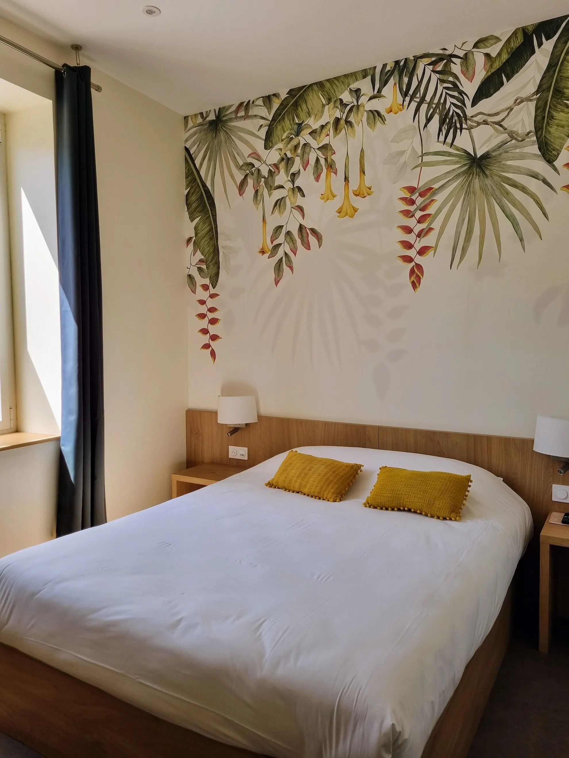 Lit double chambre triple de l'hostel Hosho Bordeaux Centre Victoire