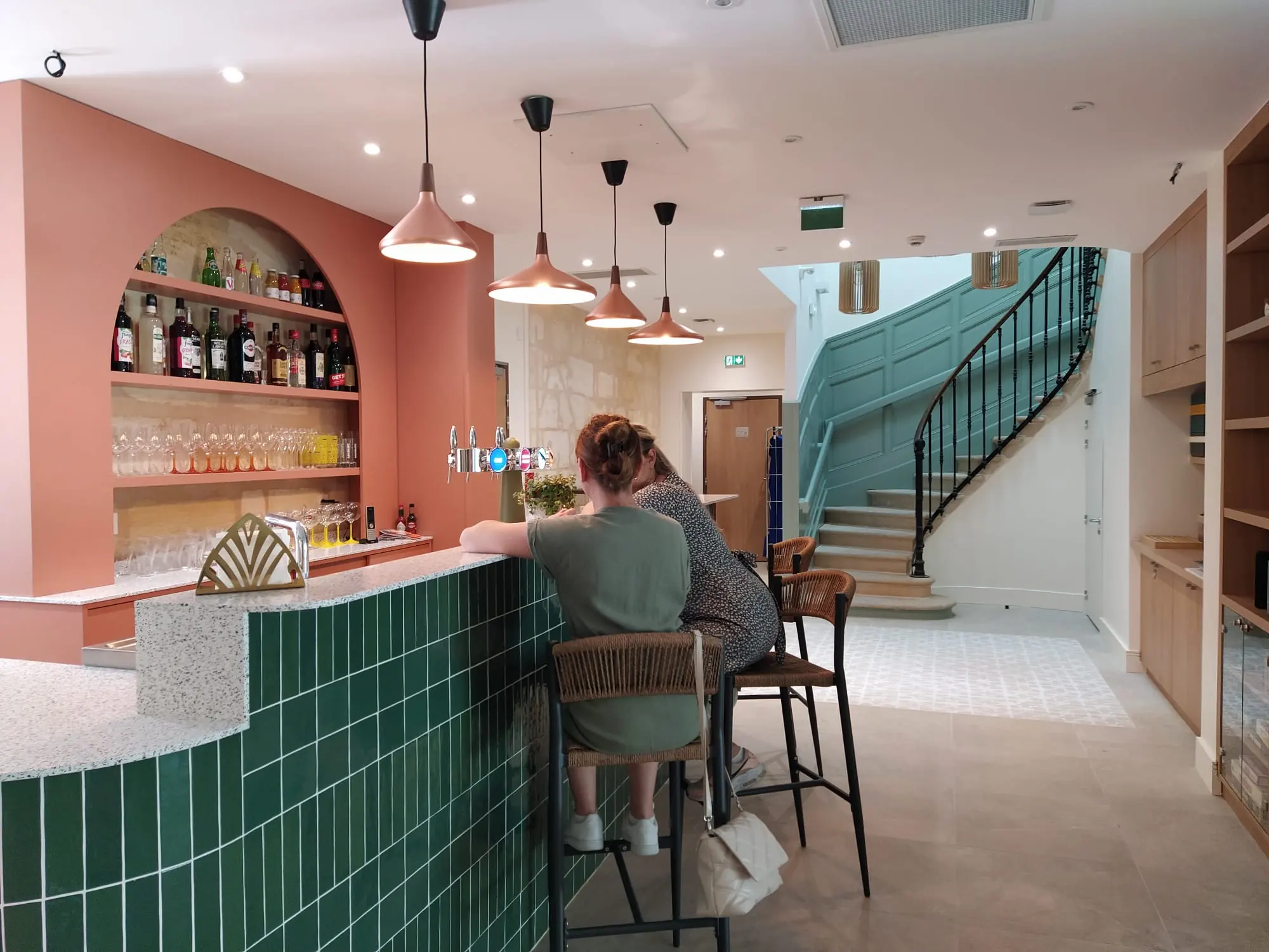 Bar de l'hostel Hosho Bordeaux Centre Victoire