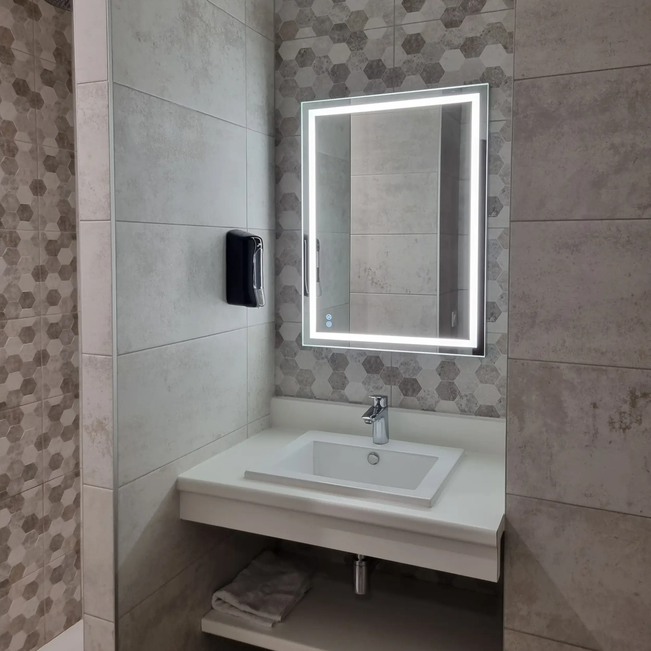 Salle de bain de l'hôtel Hosho Bordeaux Centre Victoire