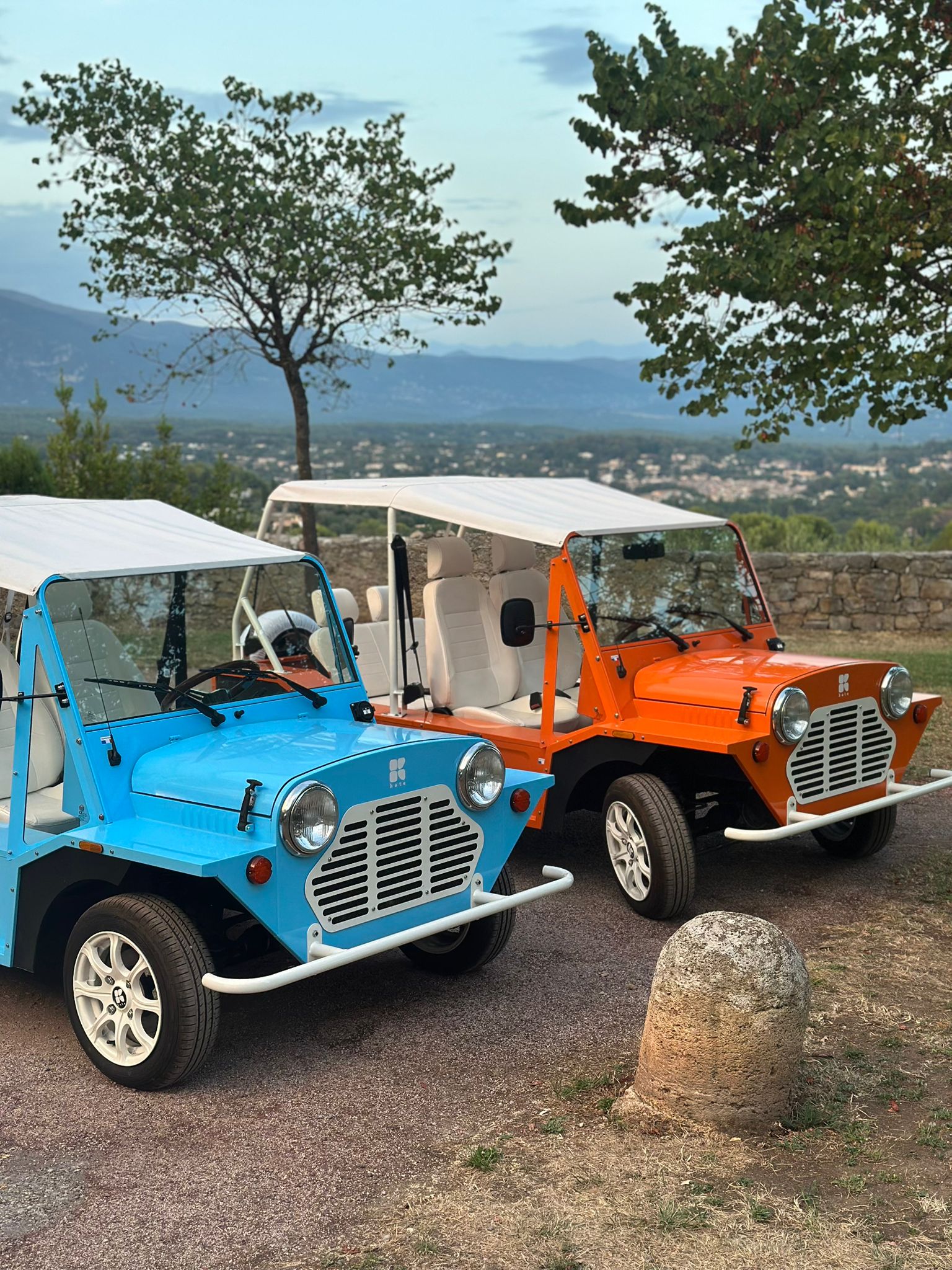 Mini Moke Kate Voiture de plage bicolore