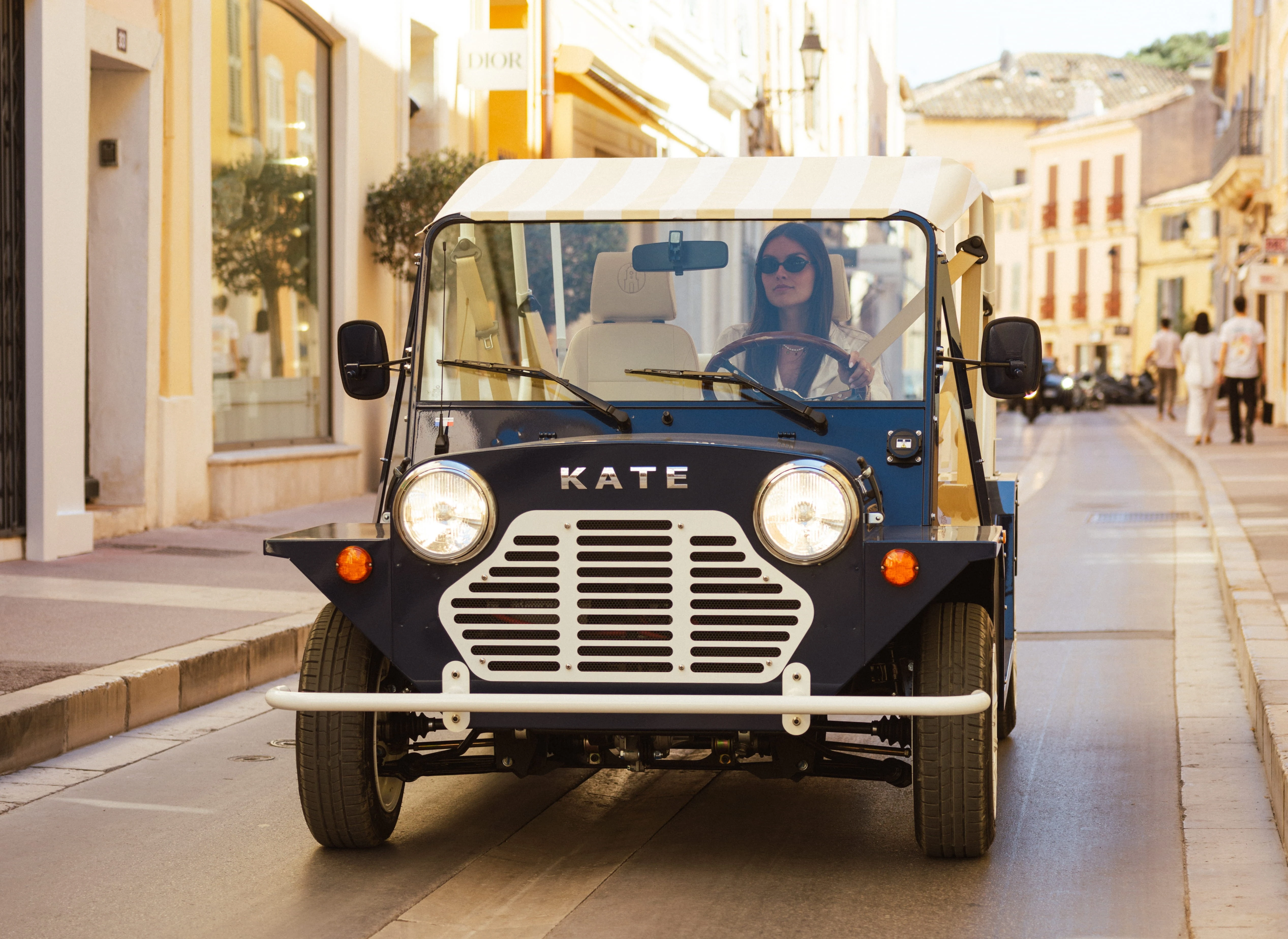 Kate édition saint-topez voiture de plage Mini Moke à Saint Tropez