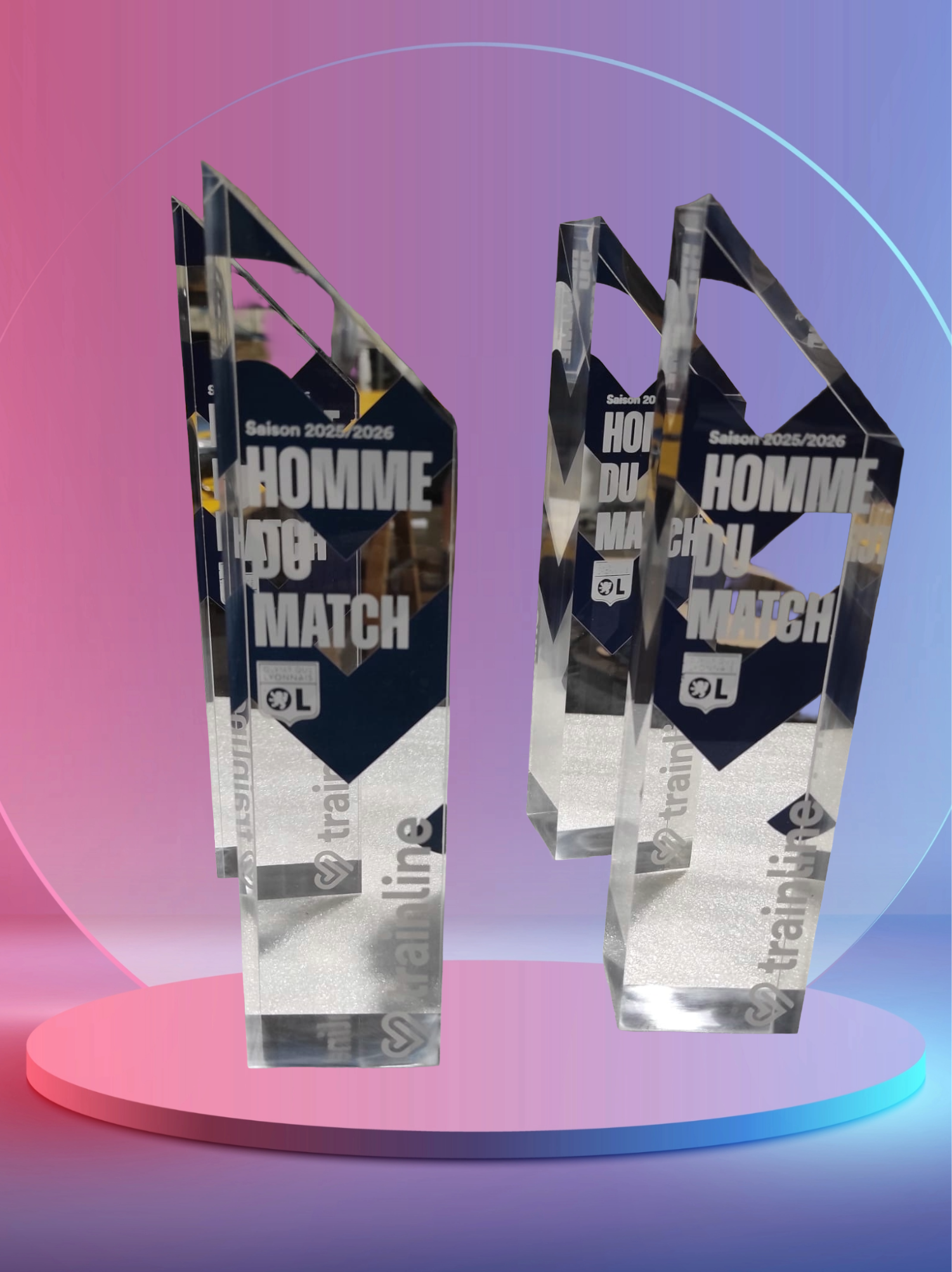 Trophées en Plexiglas transparent avec impression numérique en vitrophanie