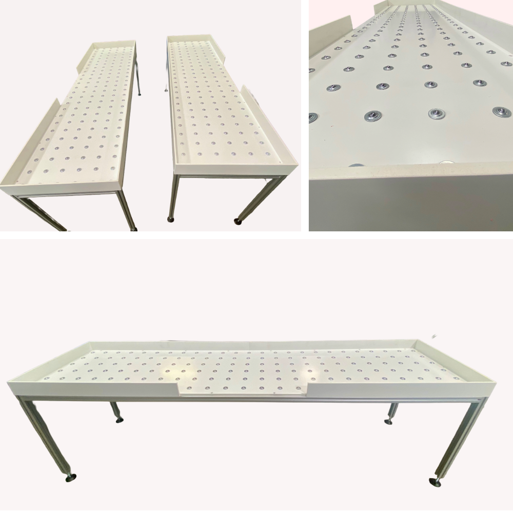Table de reconditionnement à billes, avec structure en profilé alu et plateau en PVC expansé blanc, pour la logistique