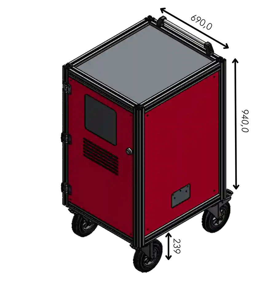 La malle de transport GEORGETTE IV en coloris Bordeaux, montée sur 4 roulettes. Dimensions : 605x690mm, hauteur 940mm