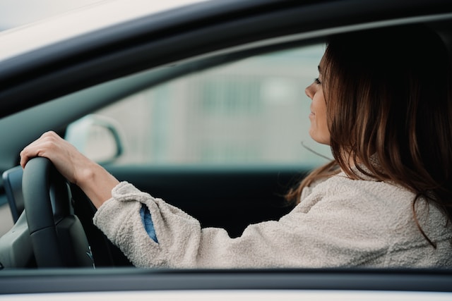 A driver finding additional resources for selling her vehicle