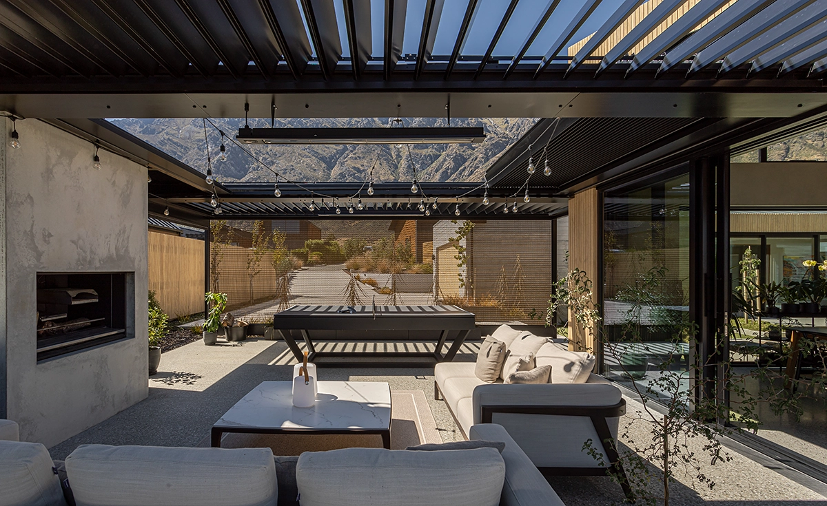 Luxury Queenstown home with covered in outdoor area