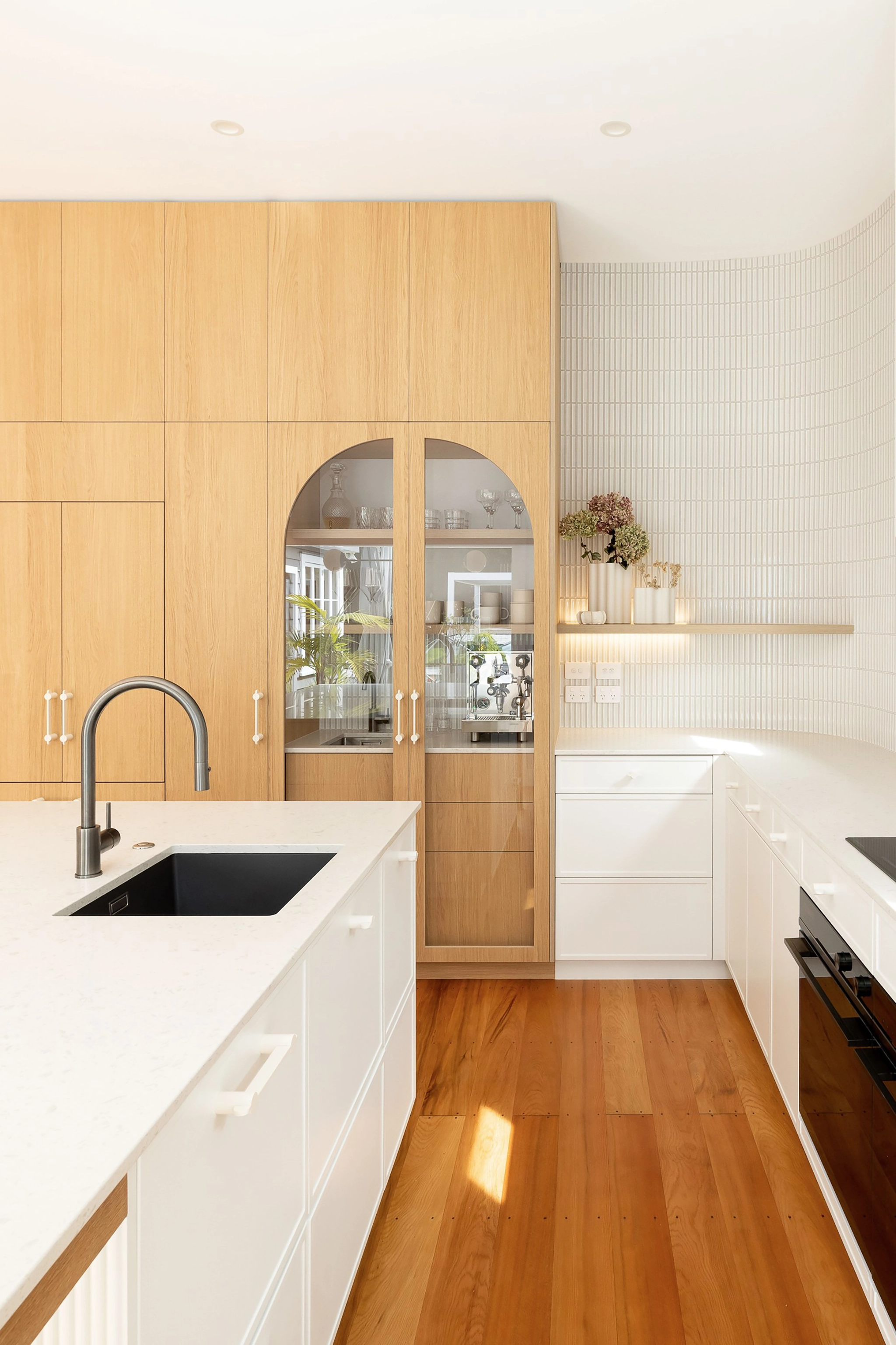 Telford Ave - VidaSpace | Oak Kitchen Cabinetry 