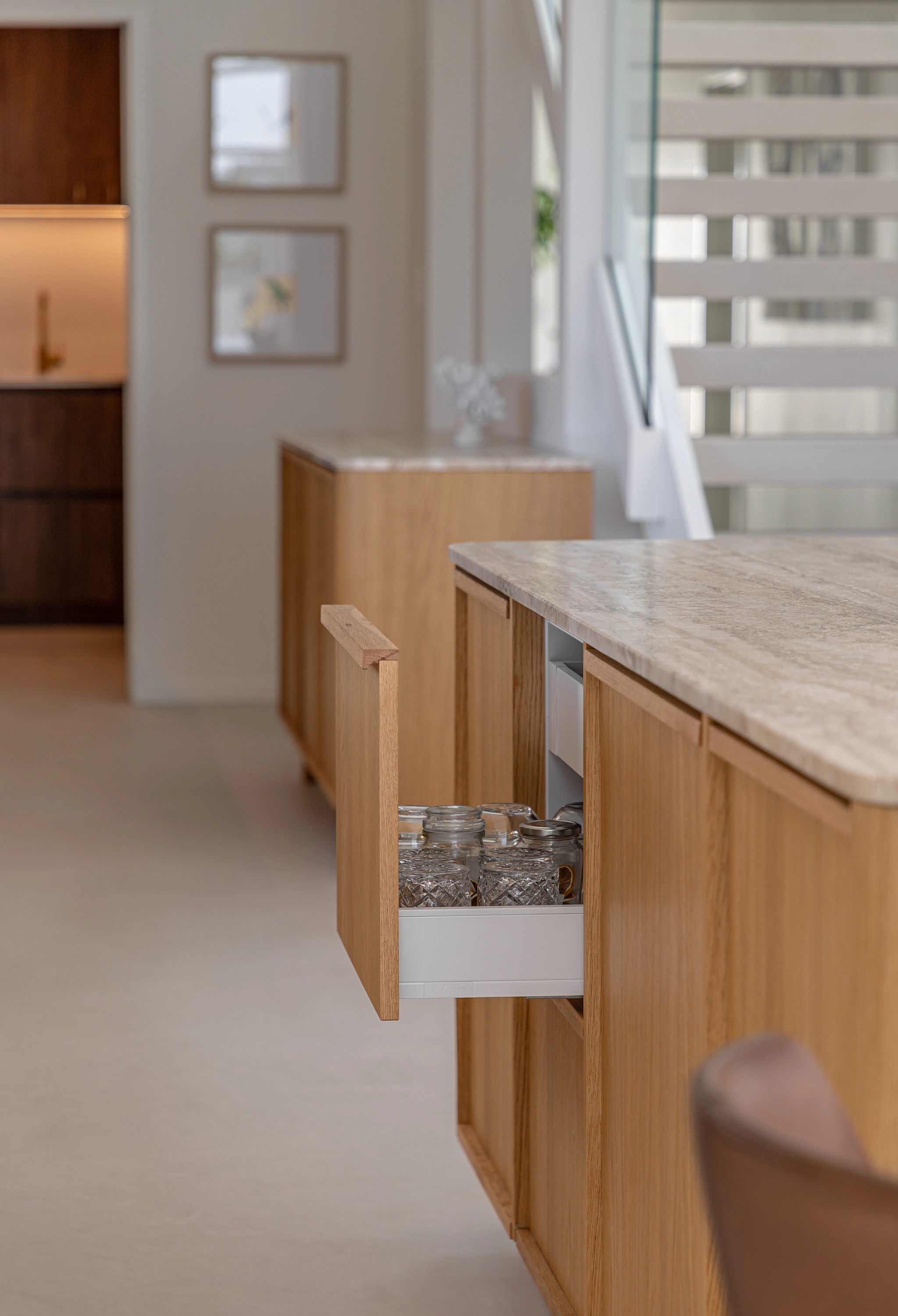 coastal kitchen with oak, travertine, and limestone finishes