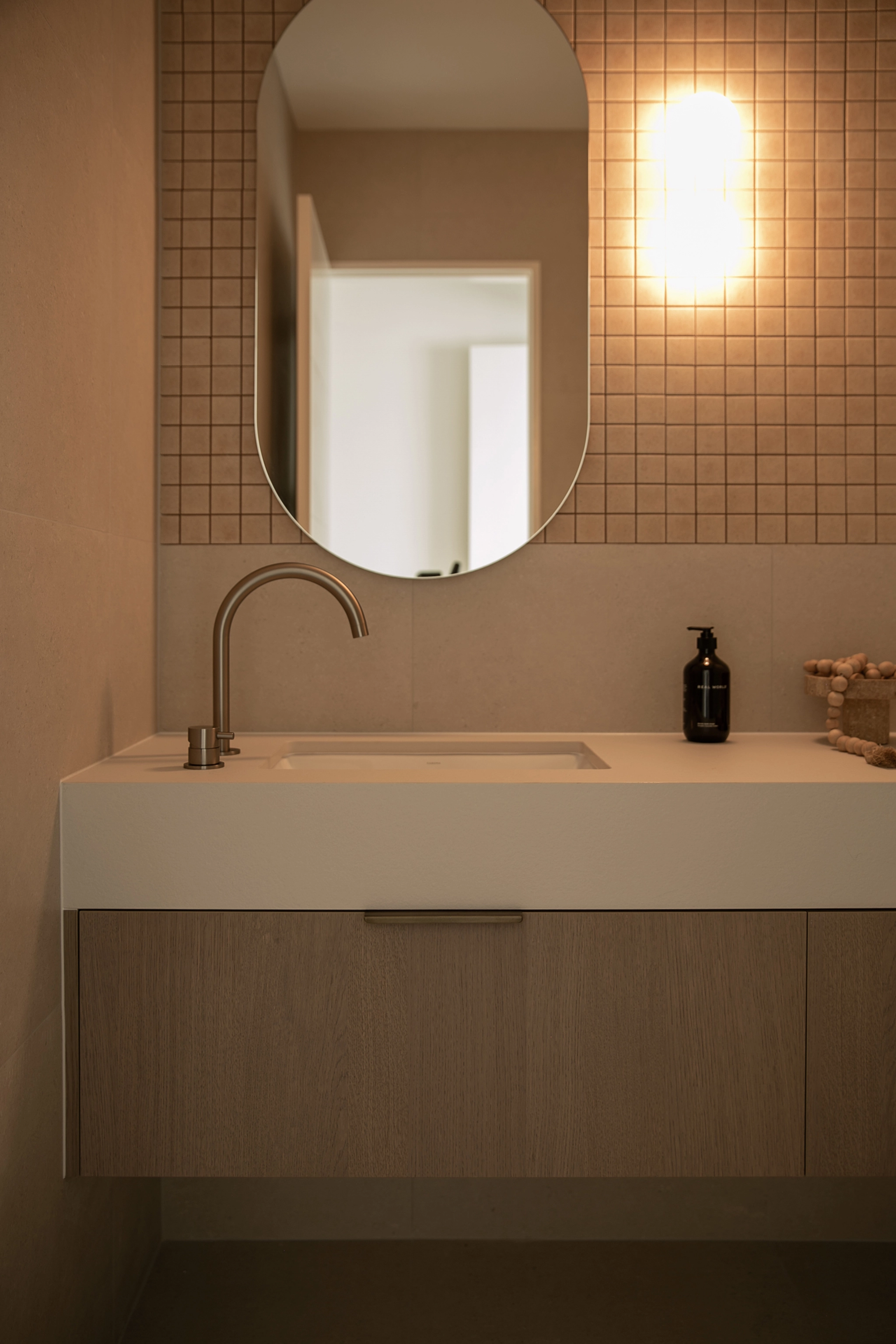 Desert Oak Shinnoki veneer used in bathroom vanity joinery
