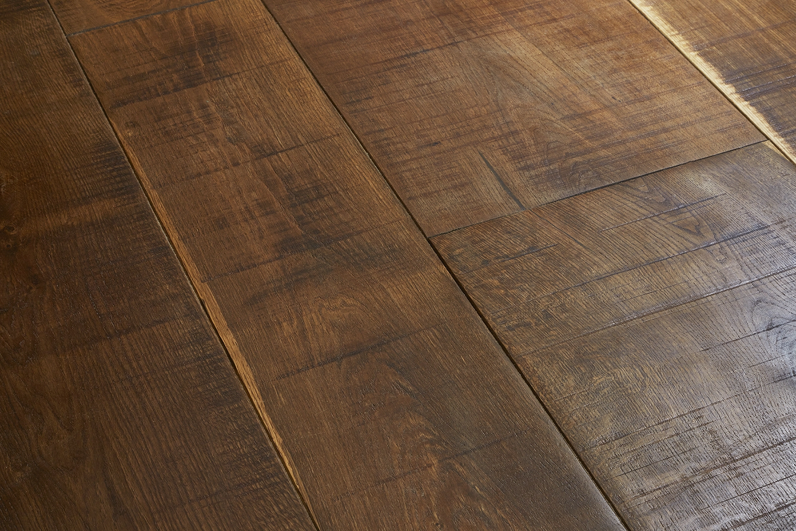 contrast between heartwood and sapwood on character grade timber flooring