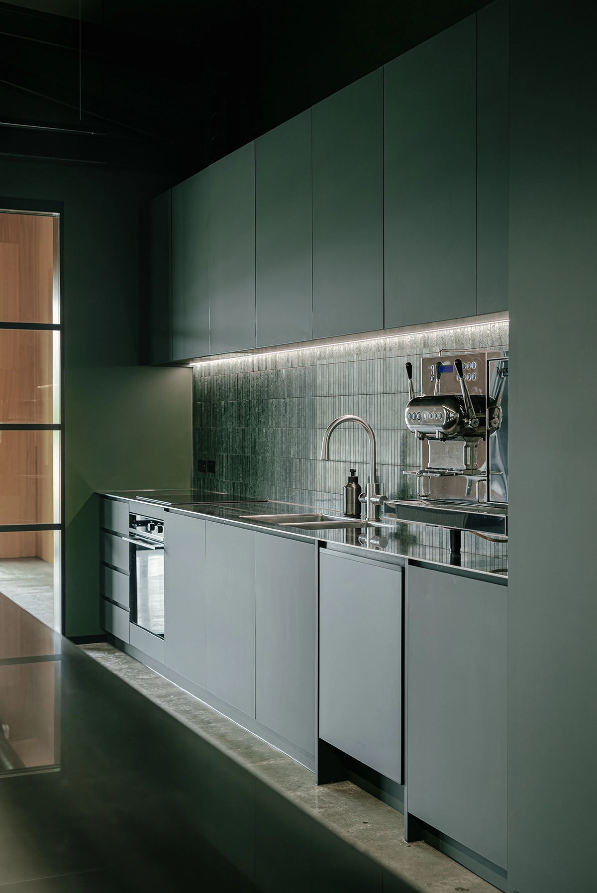 Ultra-matte, silky-smooth laminate surfaces