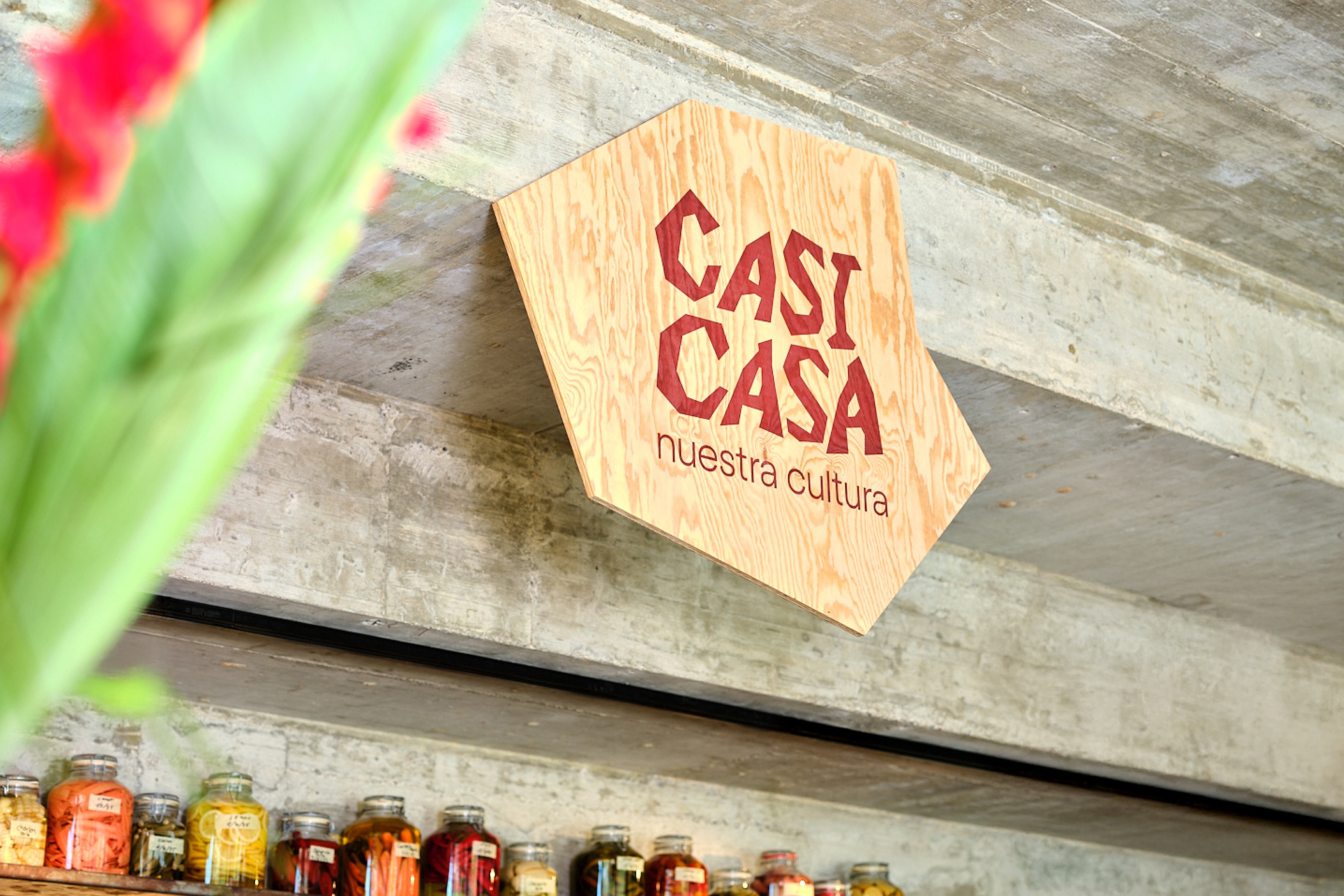 Markenstrategie, Branding, Interior Design & Digital Experience für CASI CASA in Zürich. Vom leerstehenden Kosmos zum lateinamerikanischen Kulturzentrum.