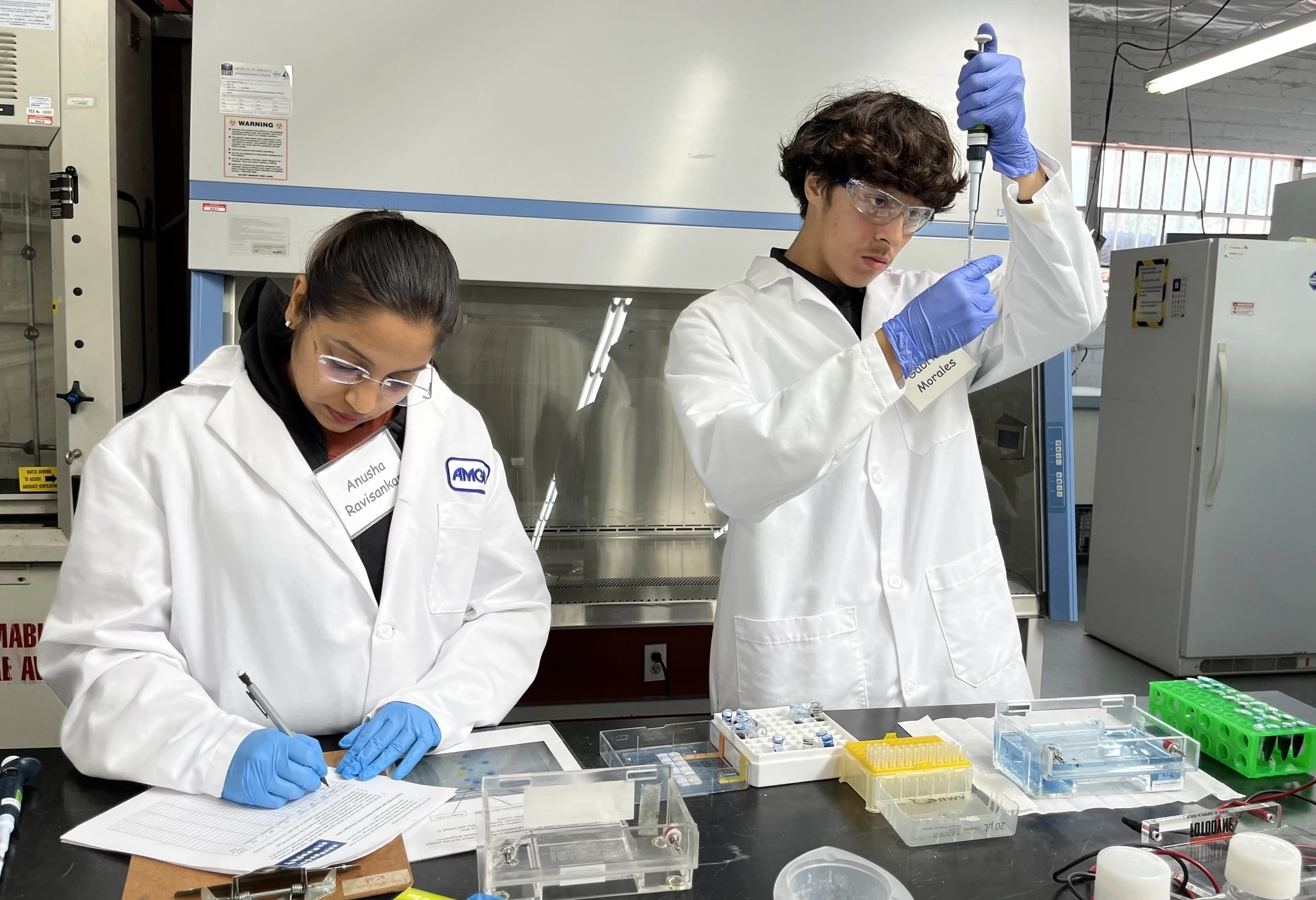 A photo of students in a labolatory