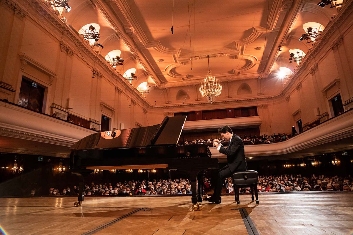 WGTE's Mary Claire Murphy meets and greets pianist and composer Talon Smith 