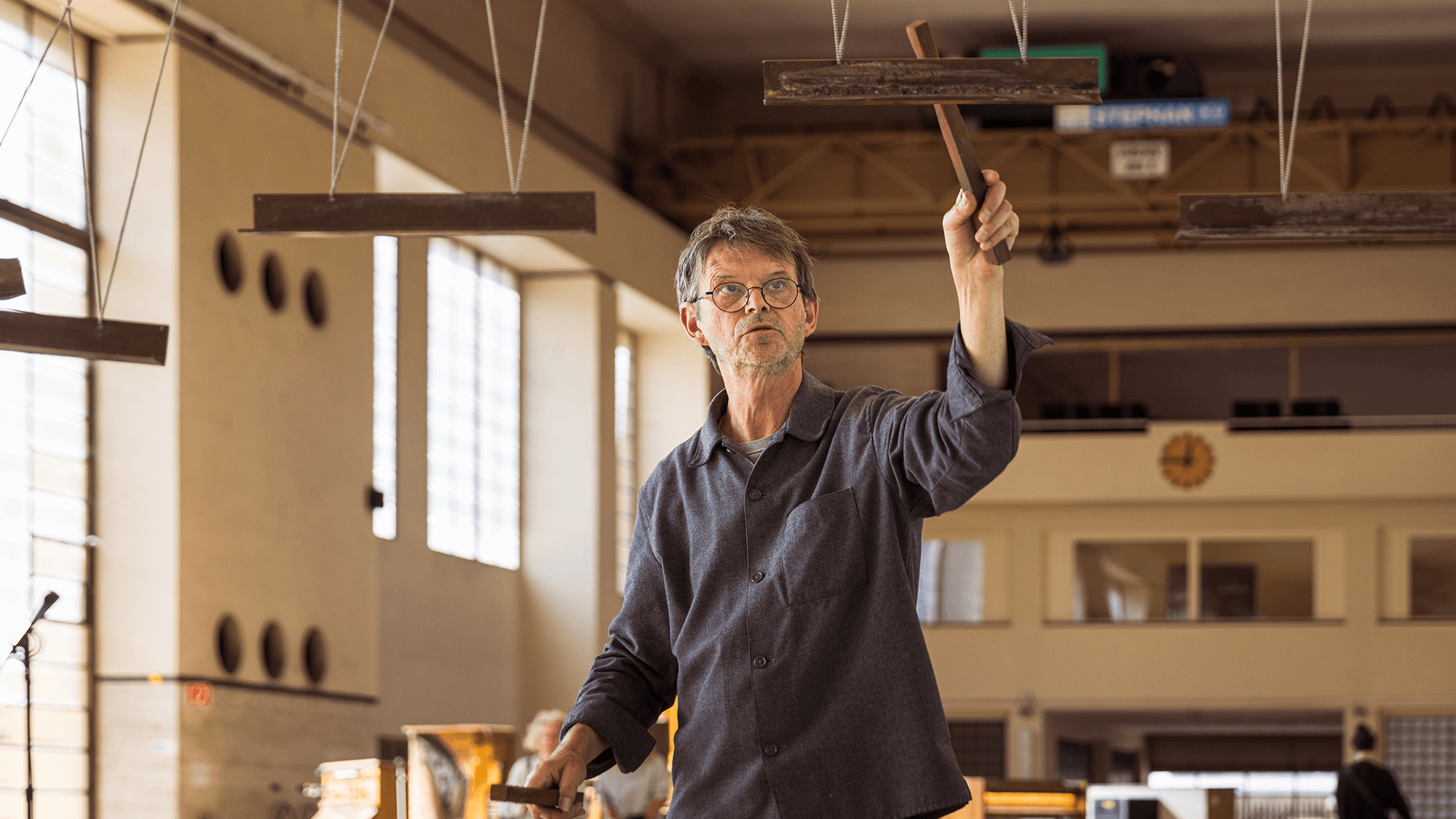 Tom Johnson interprété par Pierre Berthet