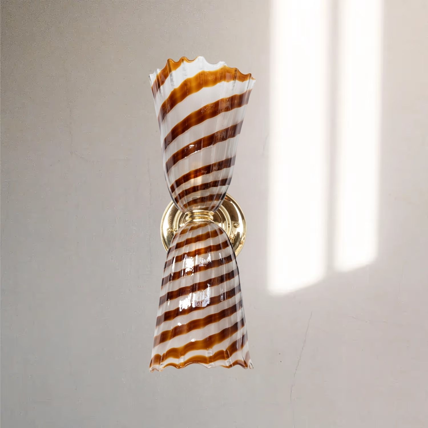 Applique da parete adele vetro murano cristallo sabbiato e ambra scuro