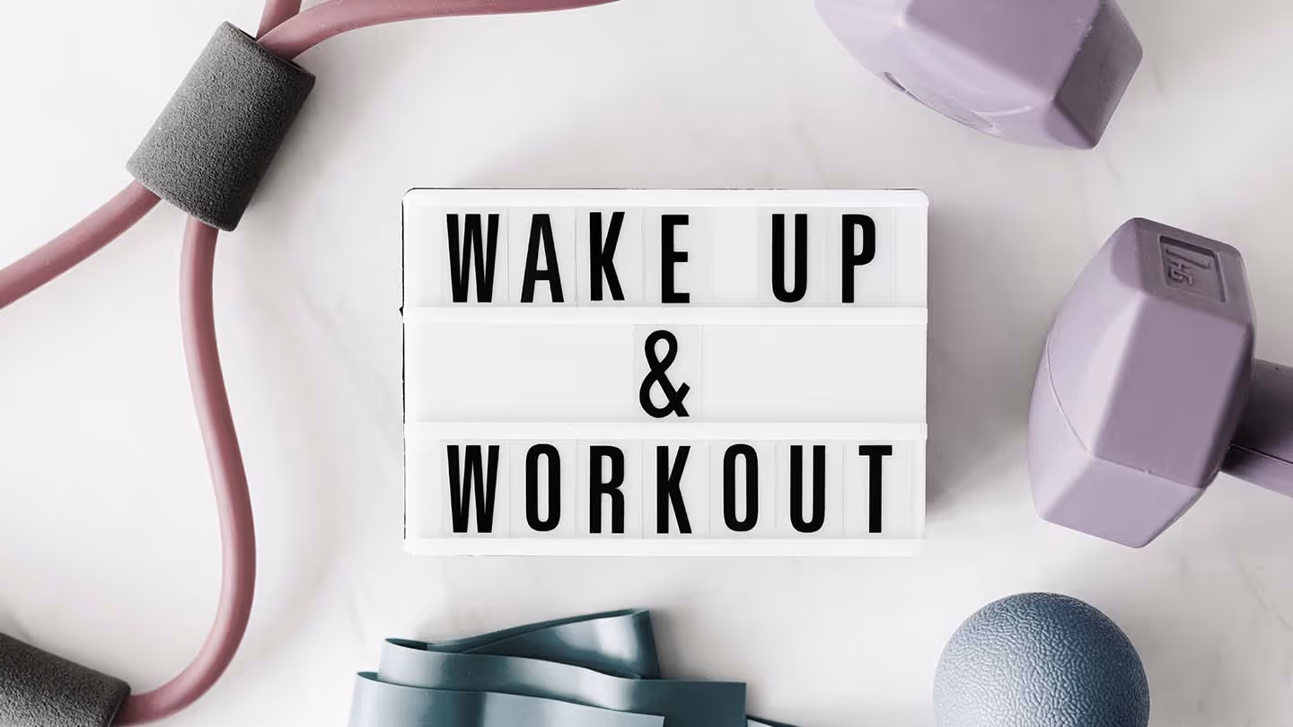 Personal Training spullen met het tekst in het midden " Wake up & Work out" als sport motivatie