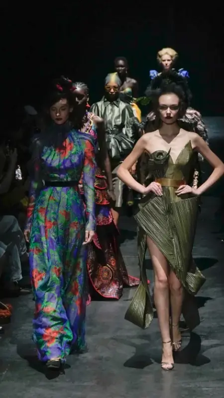 Défilé haute couture Ronald van der Kemp FW25-26, Paris