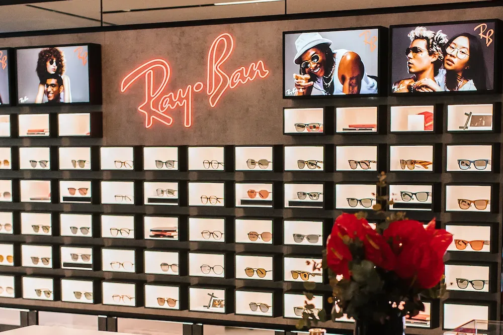 Journées presse EssilorLuxottica produites par H.stories : le mur Ray-Ban
