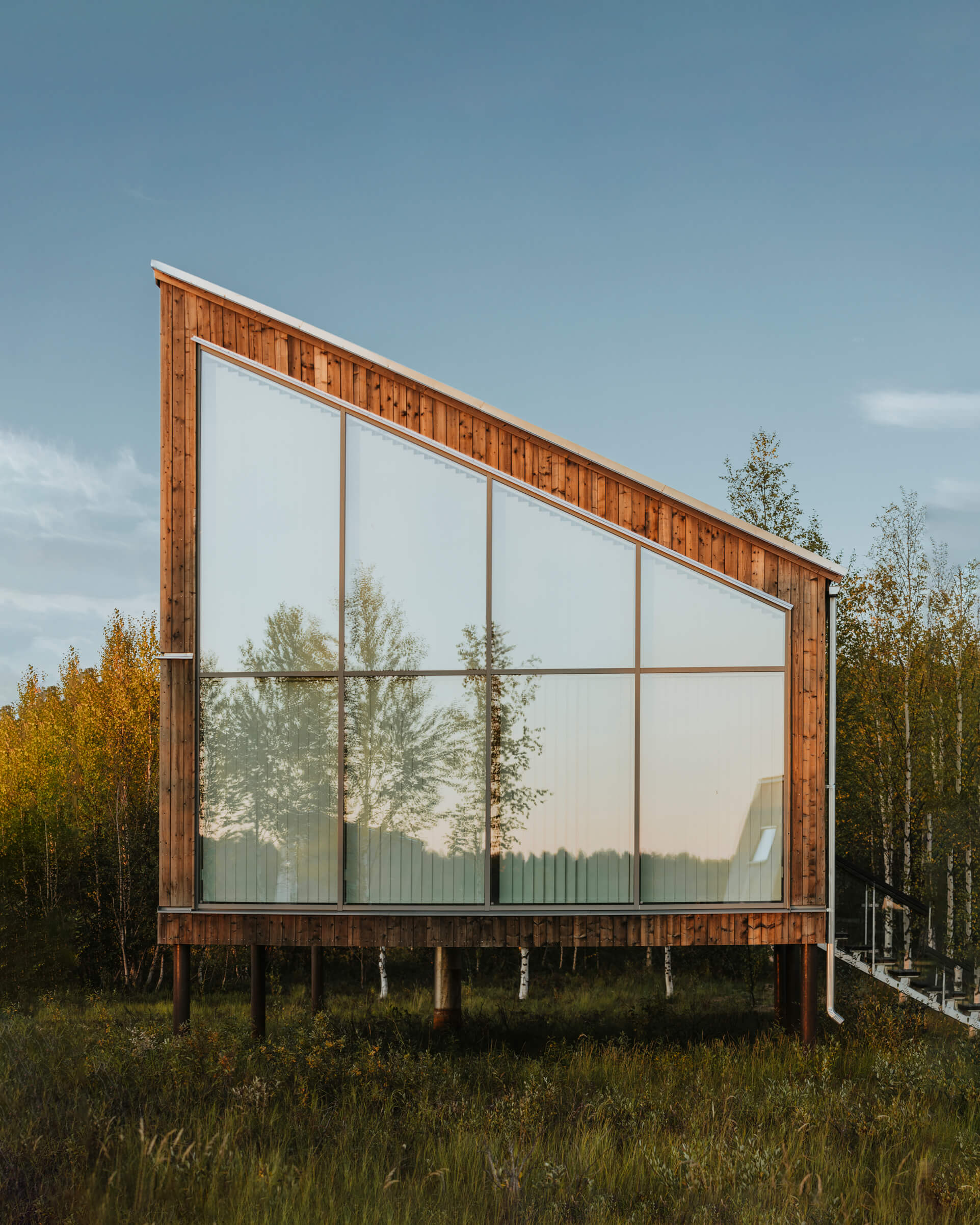 A high-end cabin just by the lake in Harads, Arctic Bath