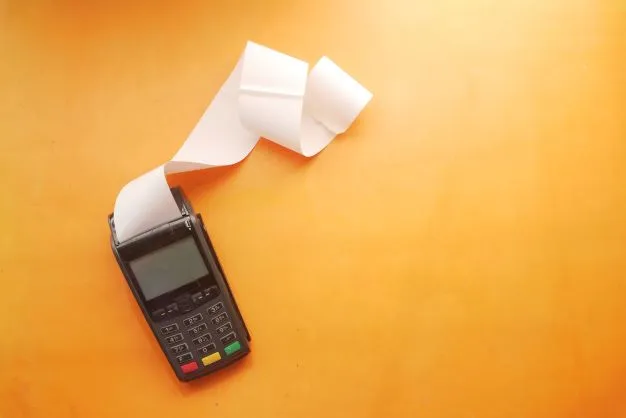 Turuncu Arka Planı Olan Pos Cihazı Fotoğrafı