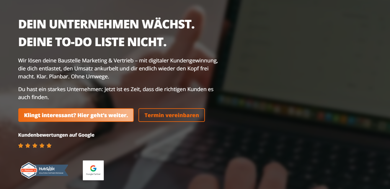 Viminds agency banner focusing on digital growth and marketing automation to reduce operational workload, featuring HubSpot partner certification.
