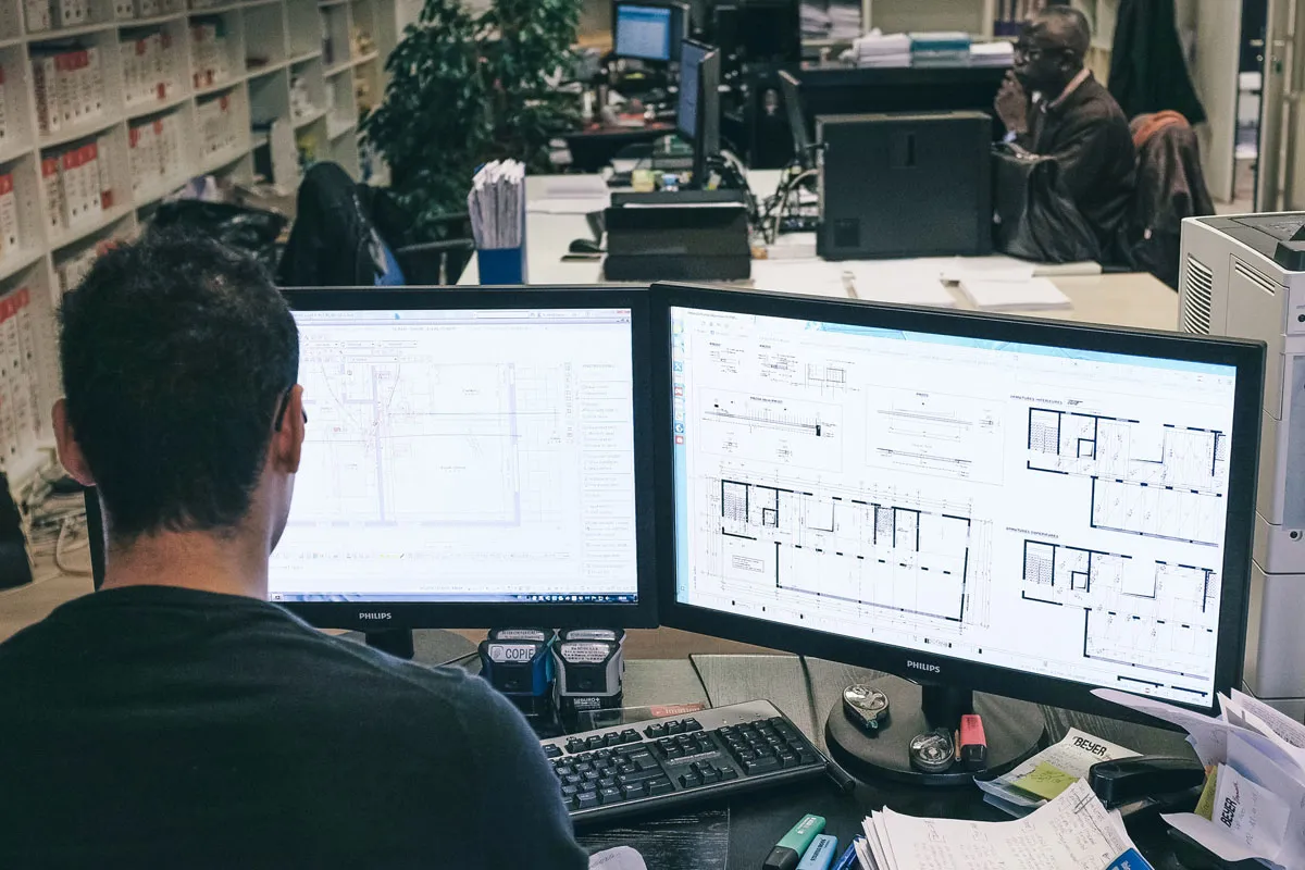 Le métier de dessinateur projeteur en 2025 : un pilier incontournable de la conception technique