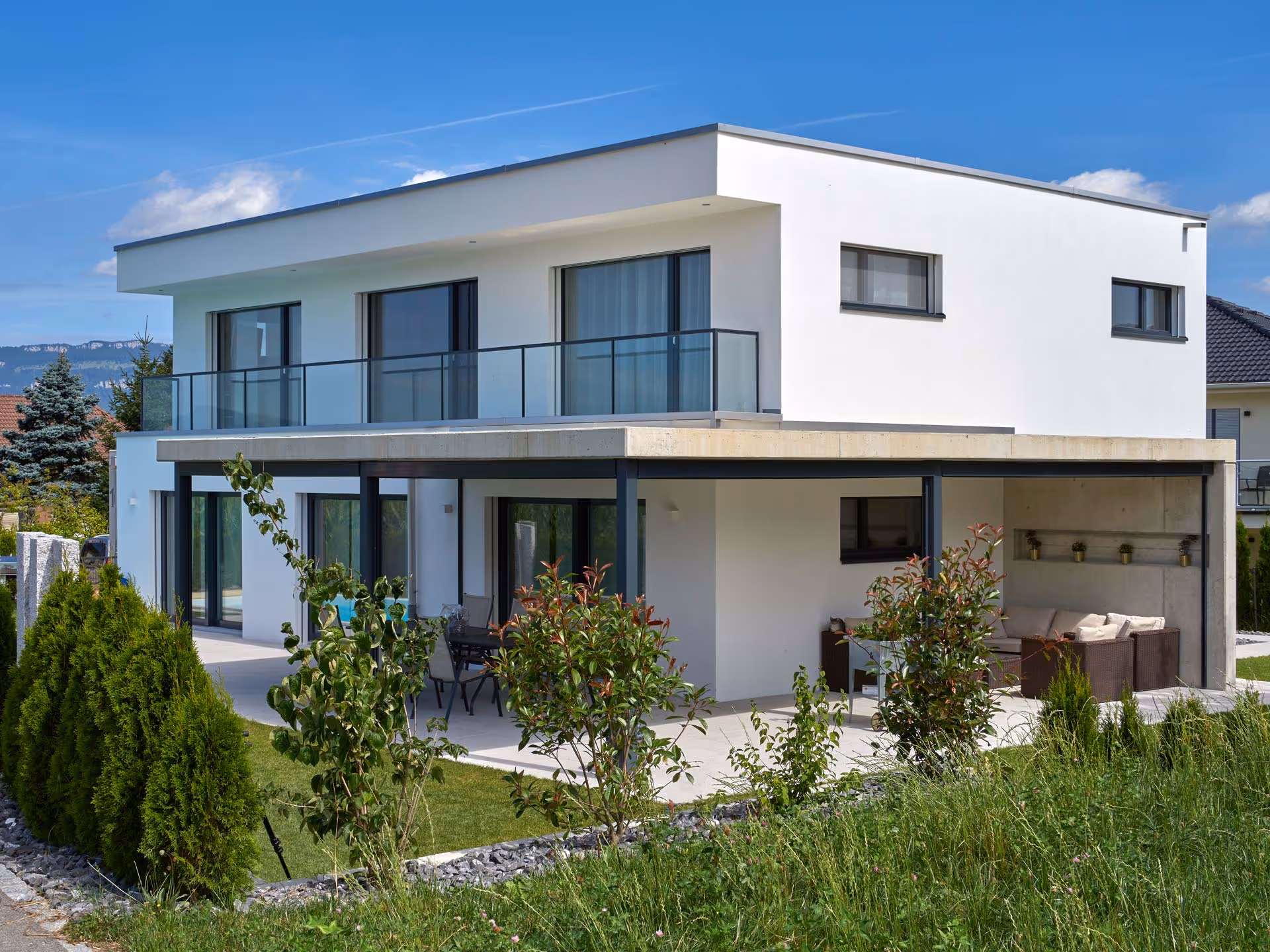 Balkon mit Glasgeländer