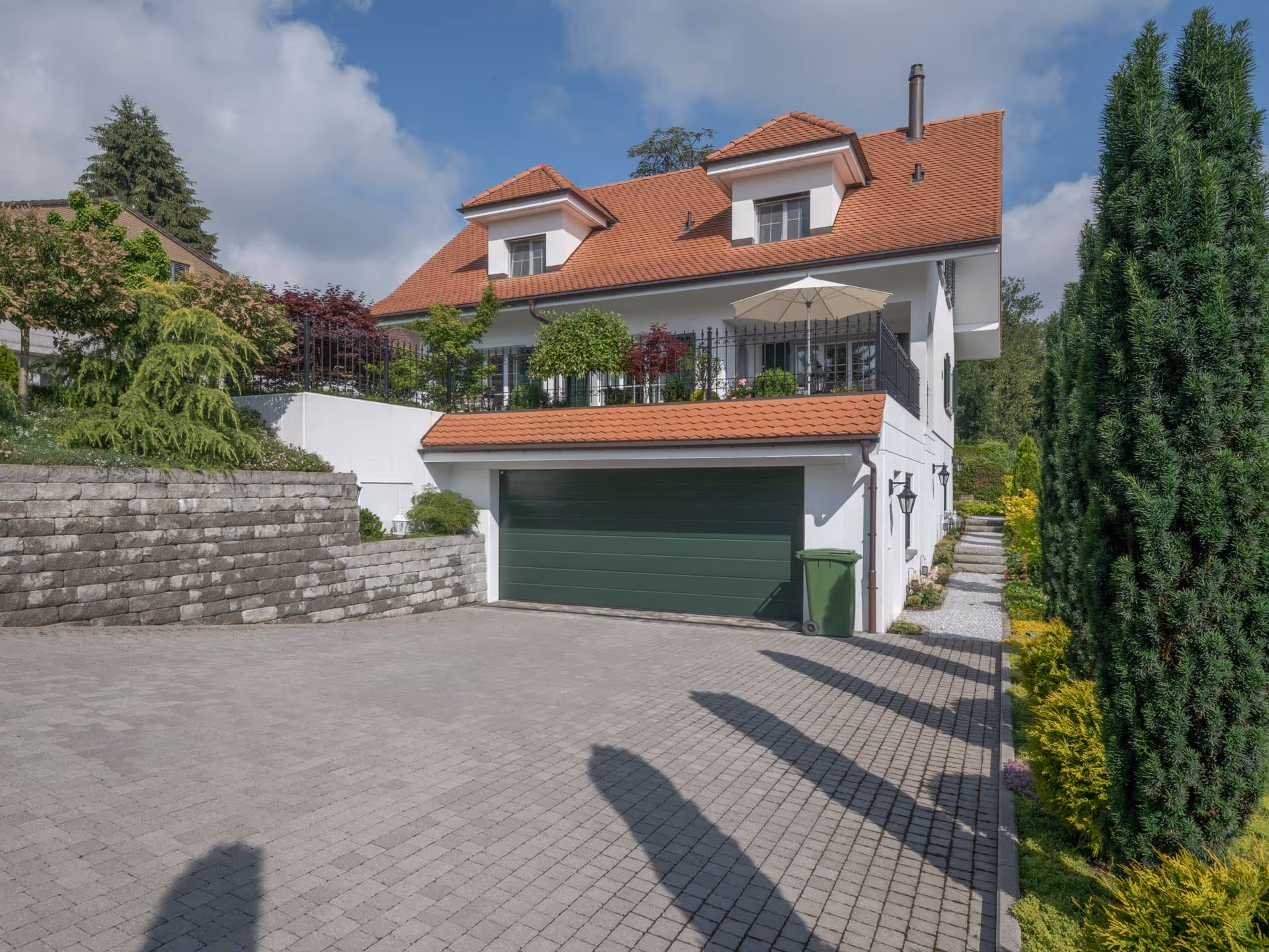 Musterhaus A52L mit grosser Parkfläche