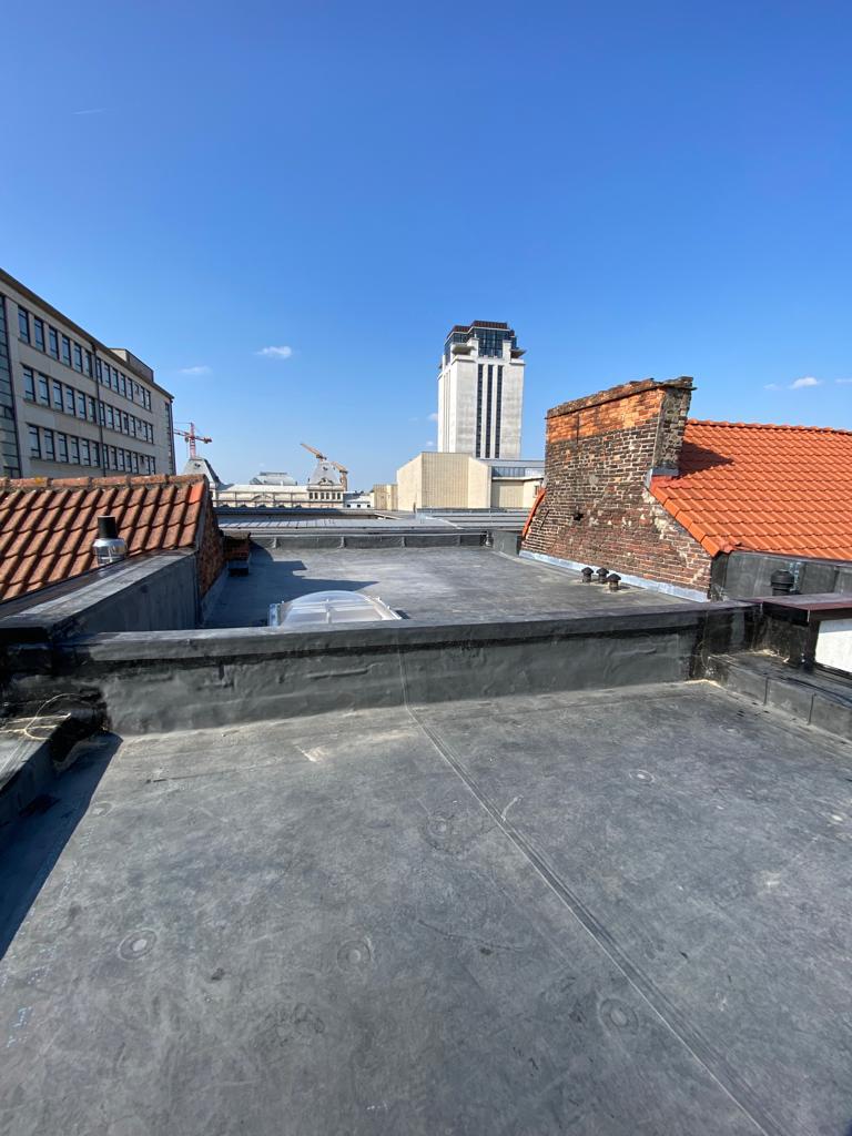 Renovatie van plat dak op appartementsgebouw in centrum Gent