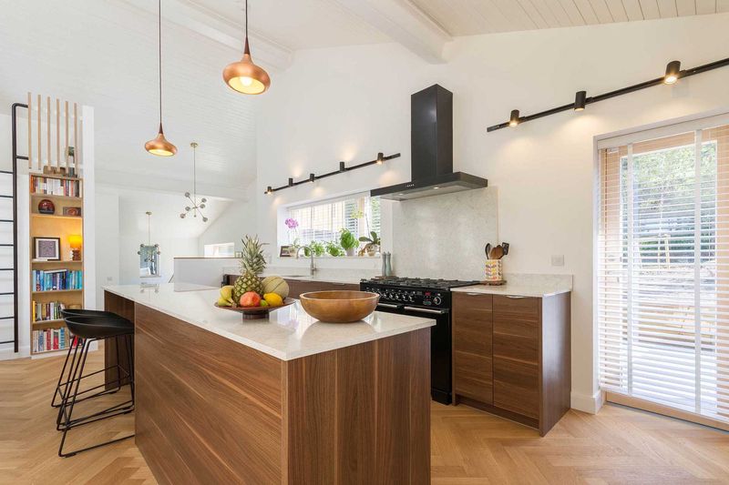 Bright contemporary London kitchen photographed by Lekas