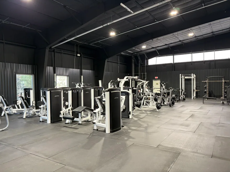Freedom Gym: Open training floor and exposed overhead services