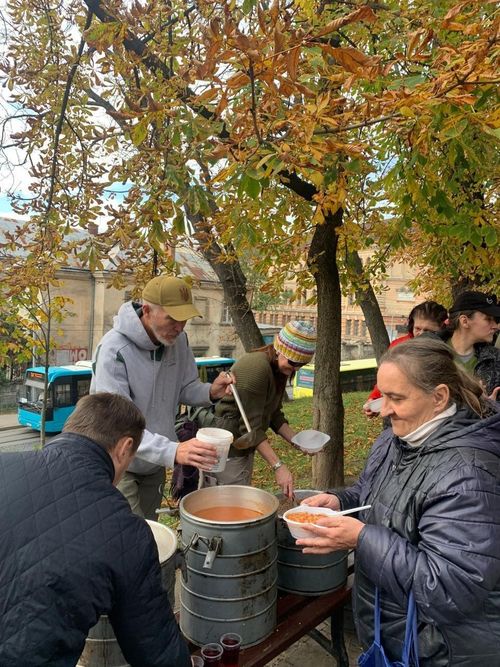 Ayuda dominical para personas necesitadas