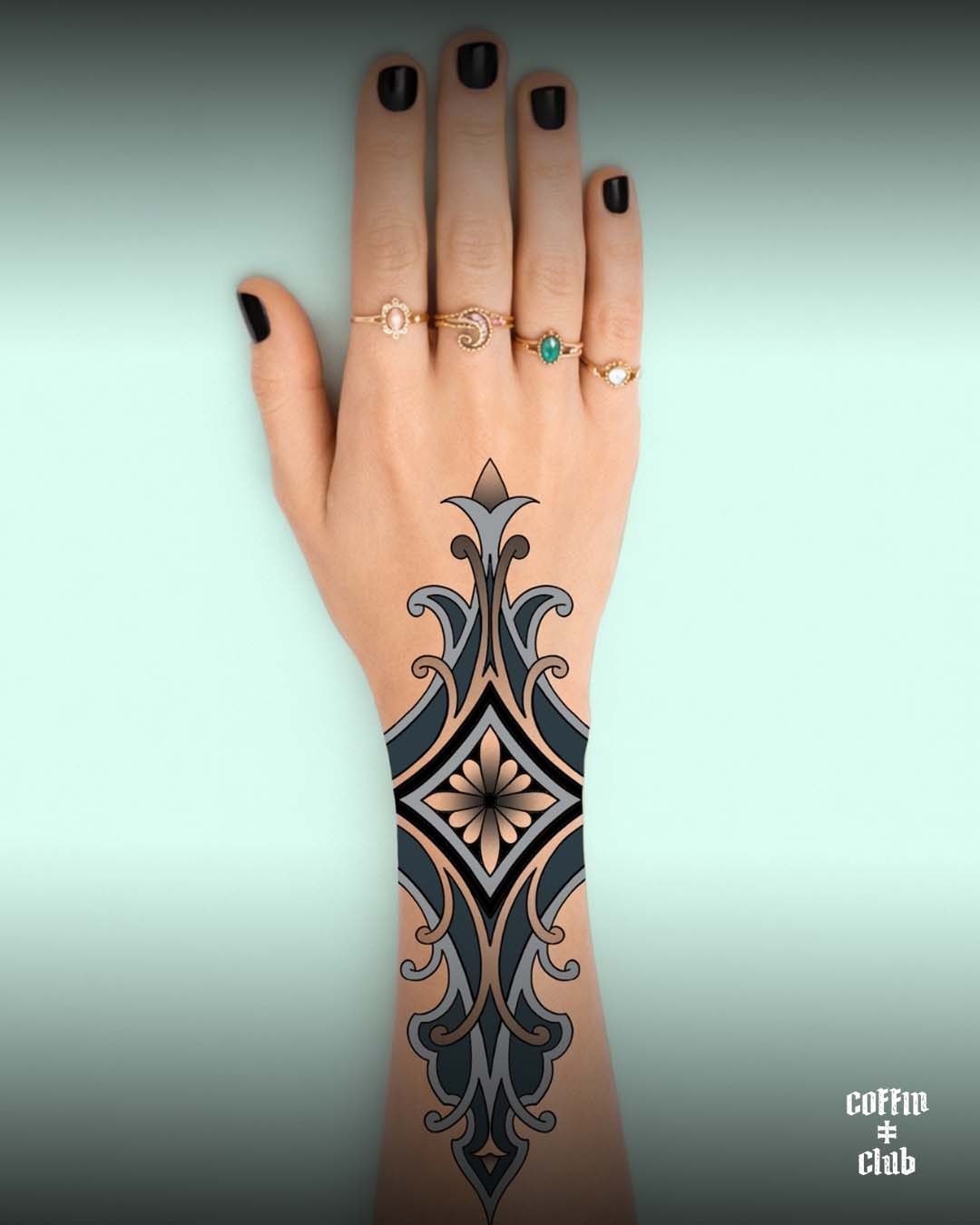 Asu, tatoueur ornemental au Coffin Club de Lausanne