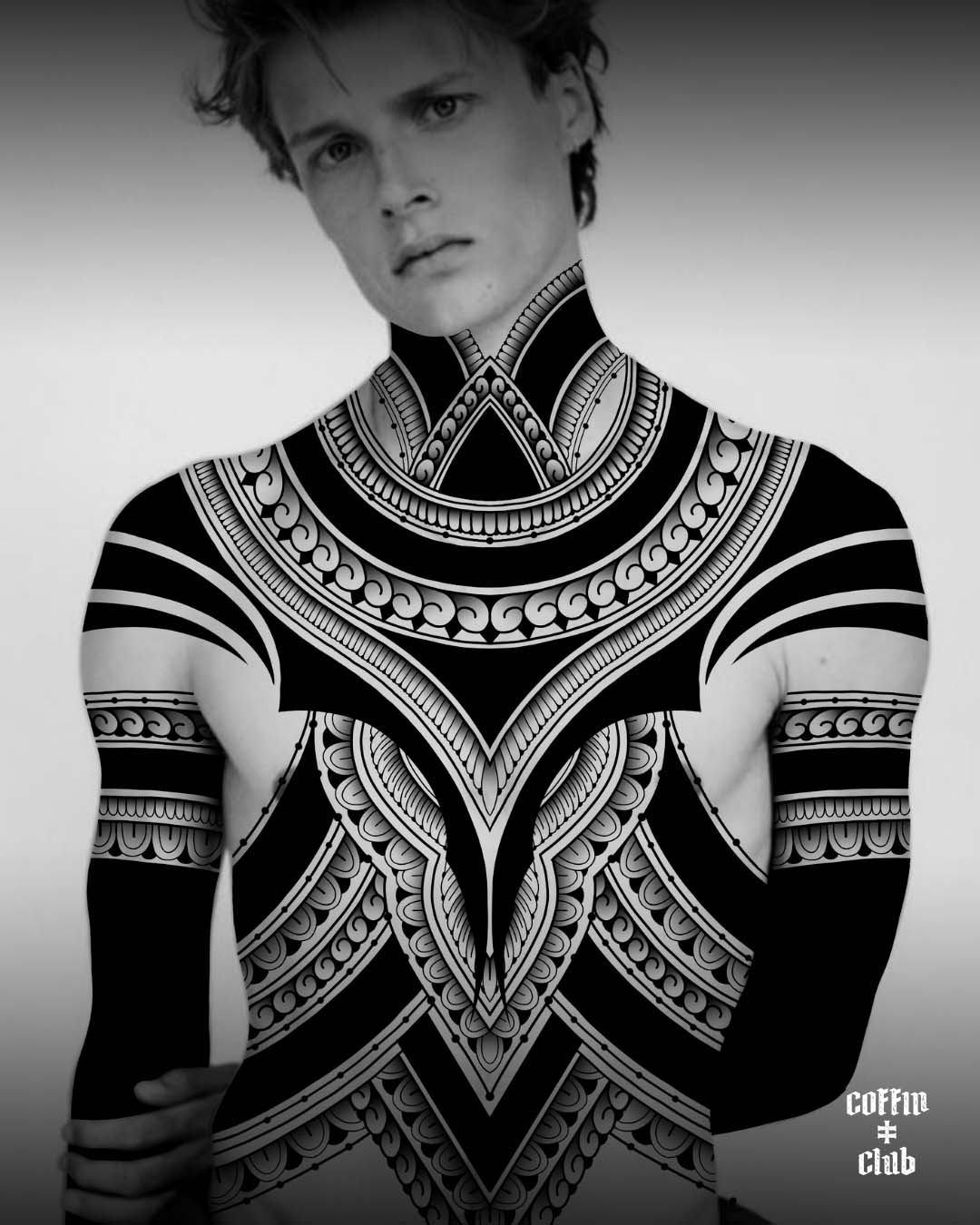 Asu, tatoueur ornemental au Coffin Club de Lausanne