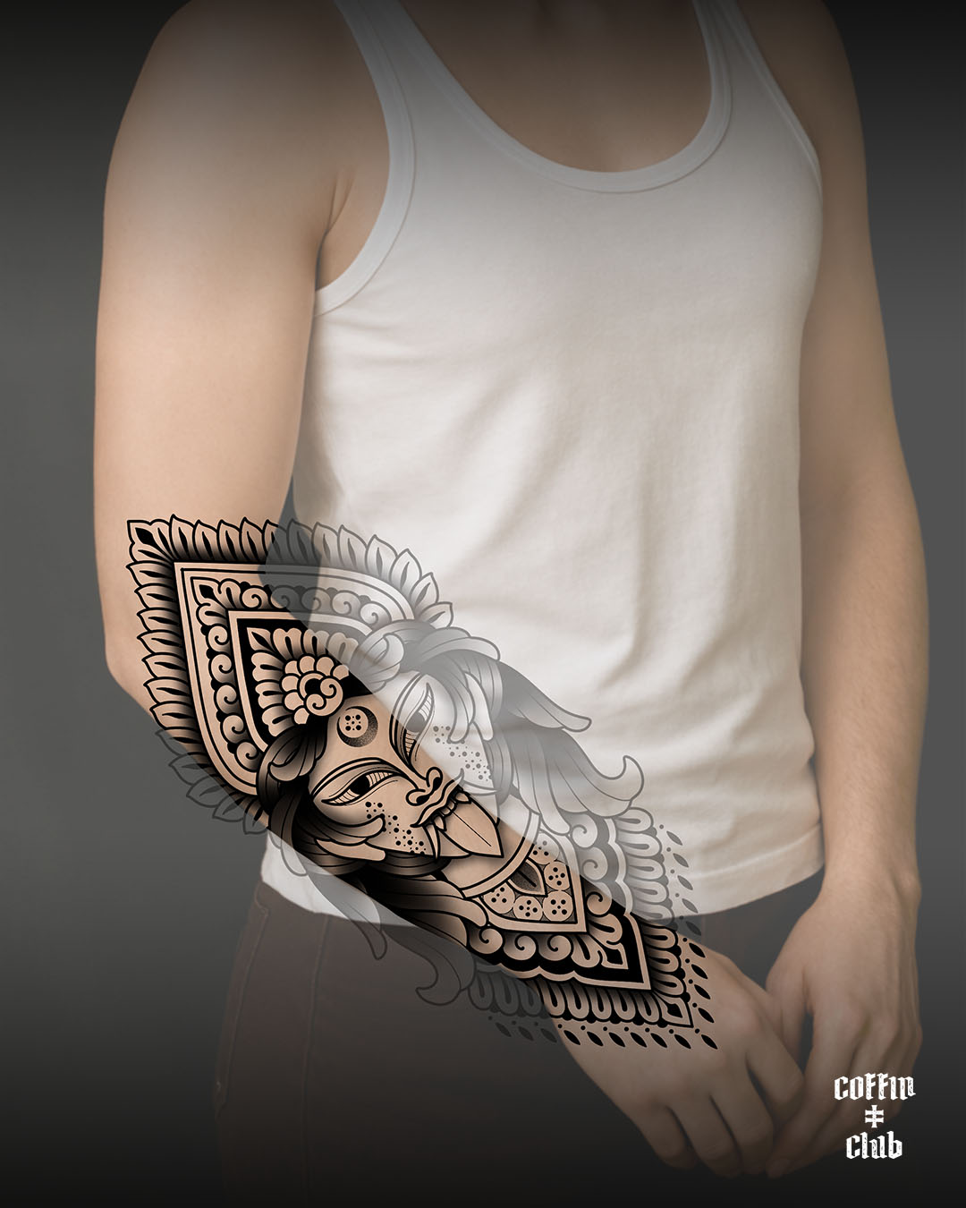 Le tatoueur ornemental, mandala et géométrique Lotus Noir au Coffin Club de Lausanne.