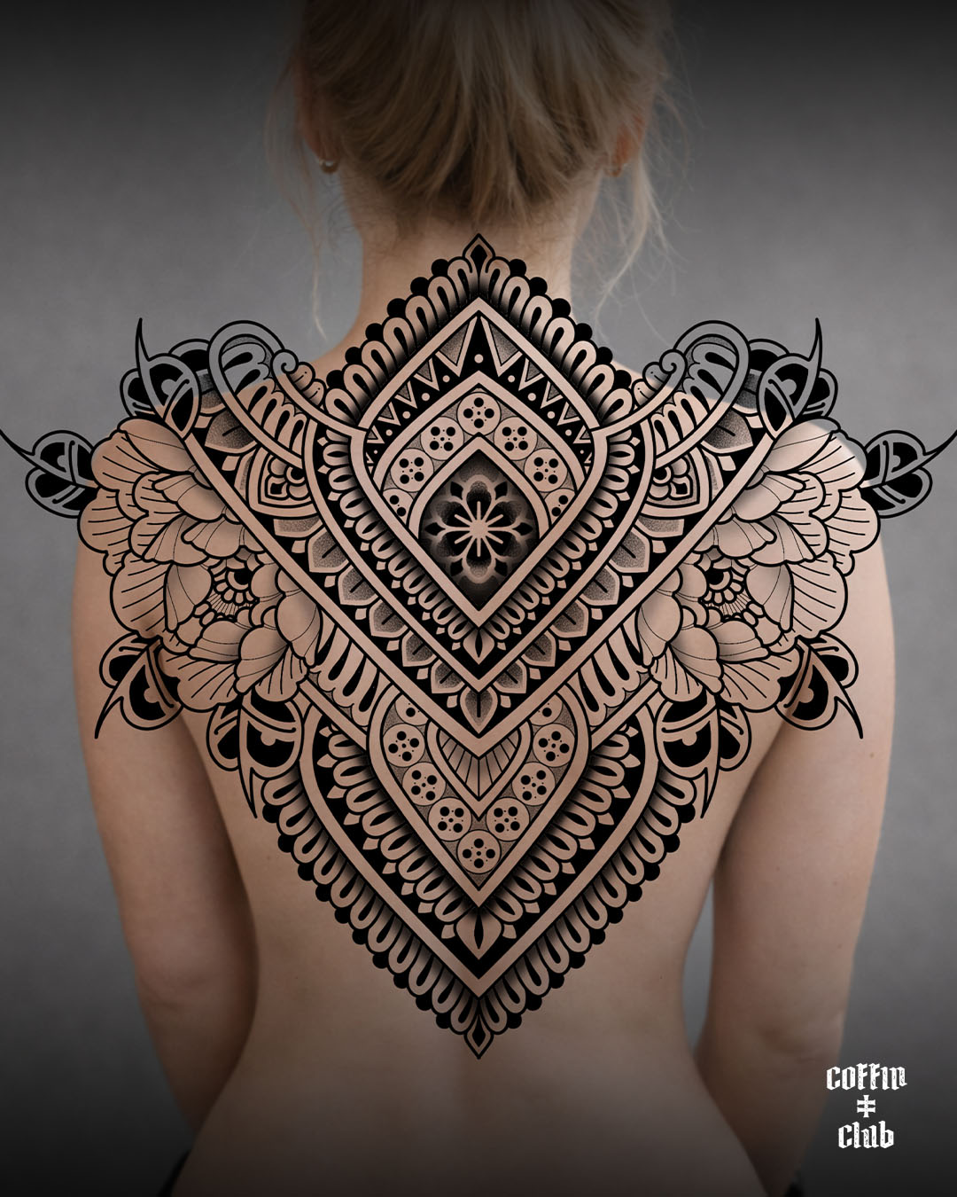 Le tatoueur ornemental, mandala et géométrique Lotus Noir au Coffin Club de Lausanne.