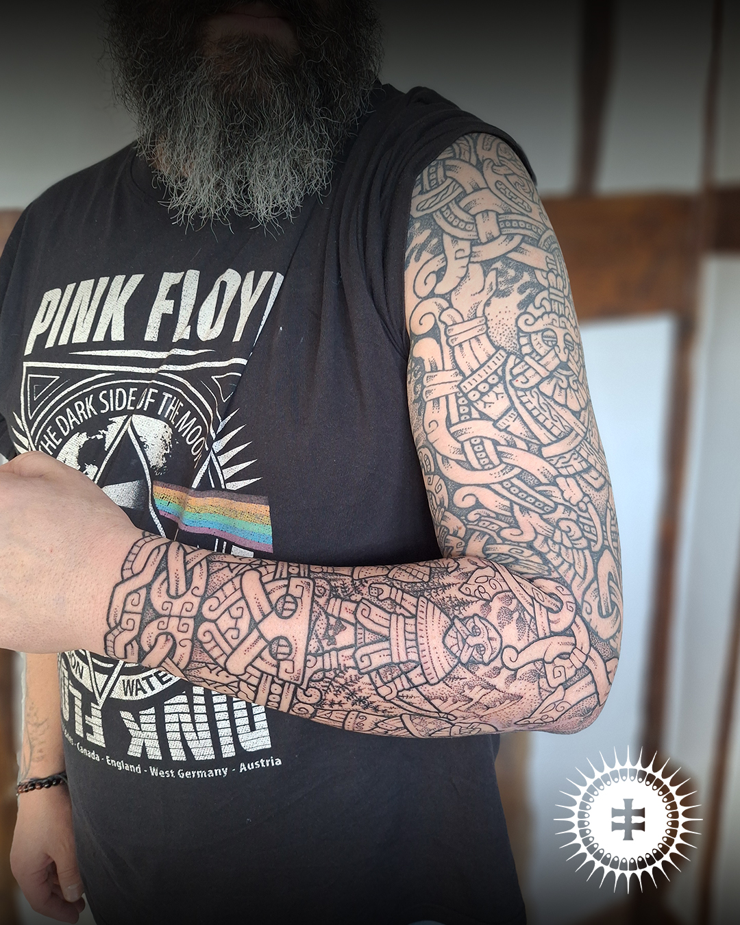 Le tatoueur Noromaor spécialisé dans le tatouage viking/nordique