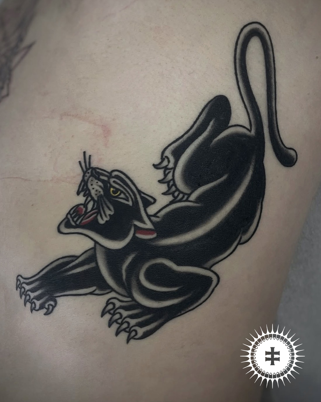Le tatoueur trad LIAO au Coffin Club de Lausanne
