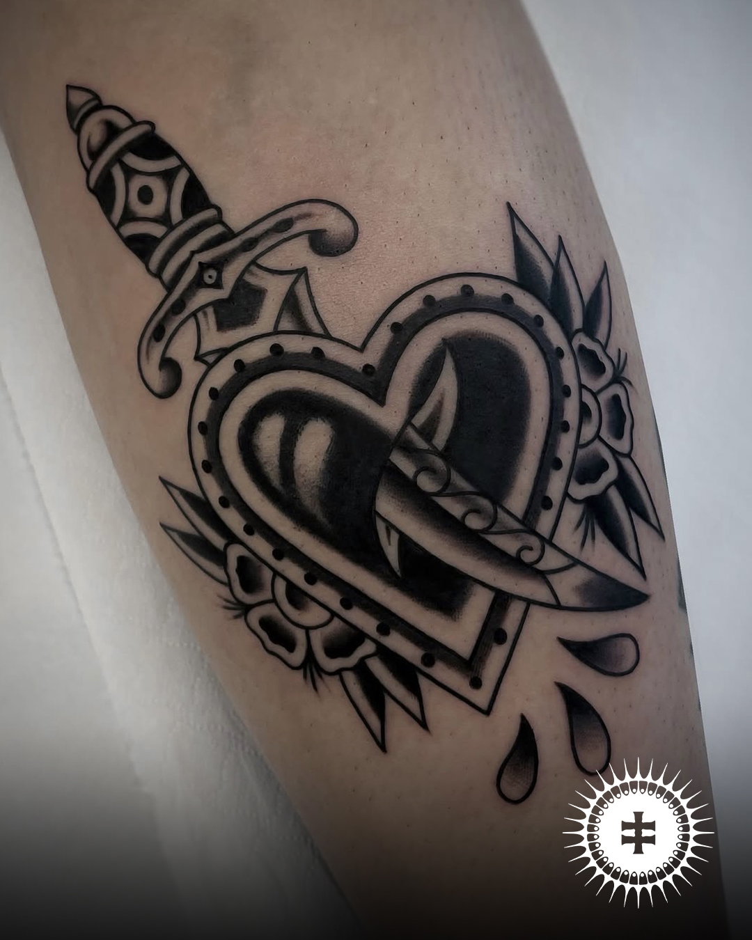 Le tatoueur trad LIAO au Coffin Club de Lausanne