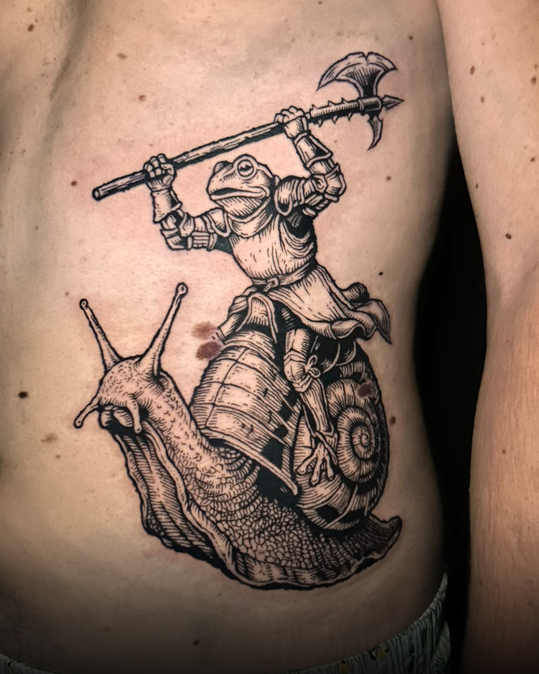 Le tatoueur Blacktosch spécialisé en gravure à Lausanne