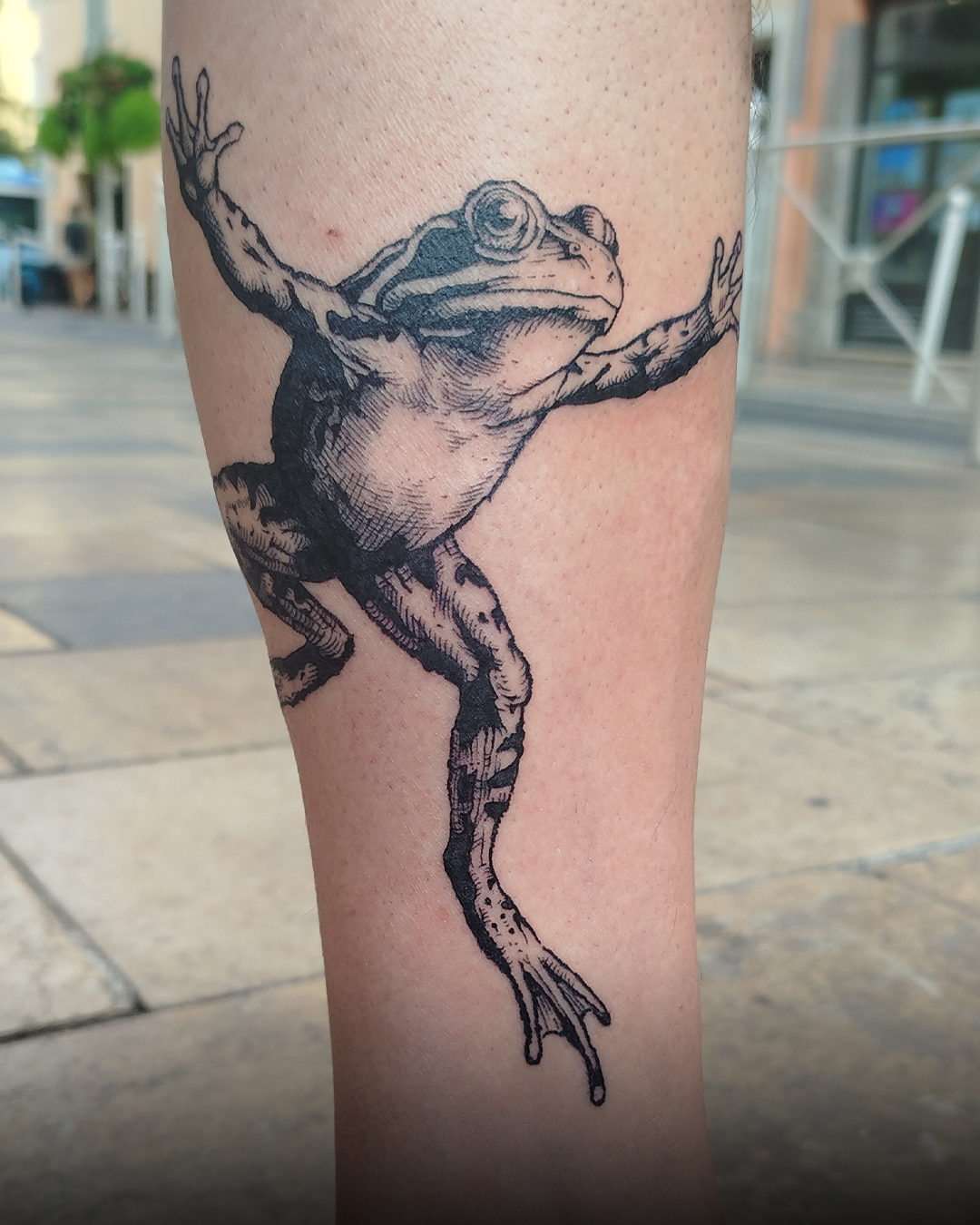 Le tatoueur Blacktosch spécialisé en gravure à Lausanne