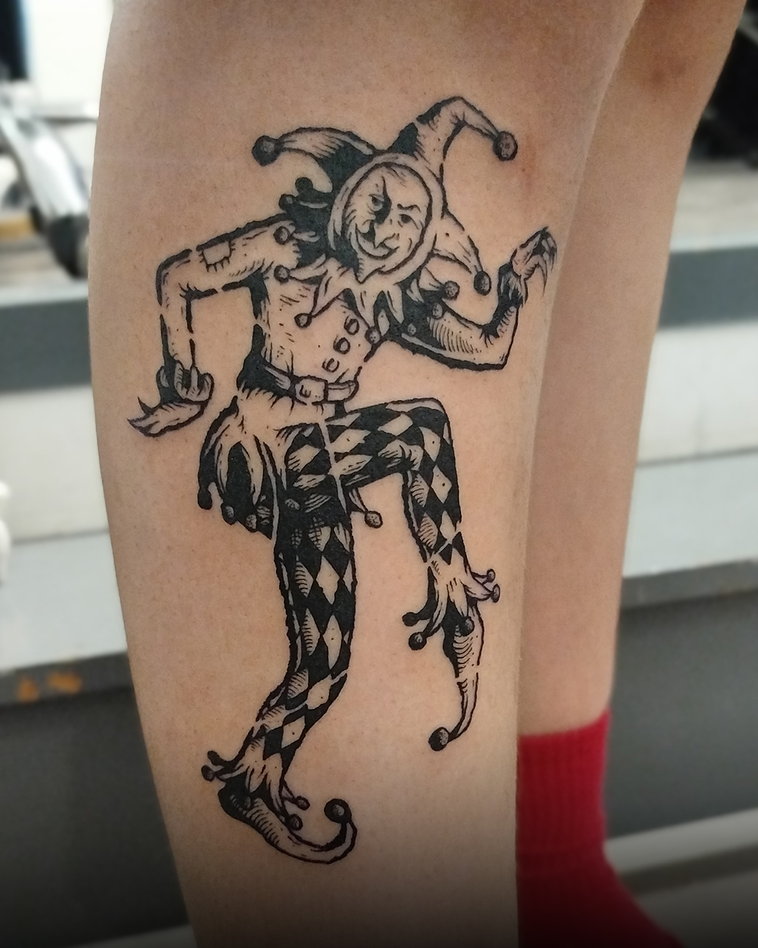 Le tatoueur Blacktosch spécialisé en gravure à Lausanne
