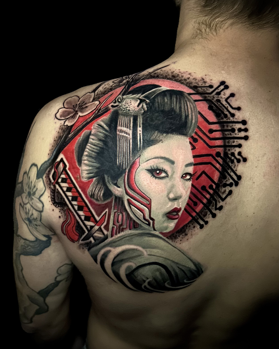 La tatoueuse Io Nerner spécialisée en réalisme à Lausanne