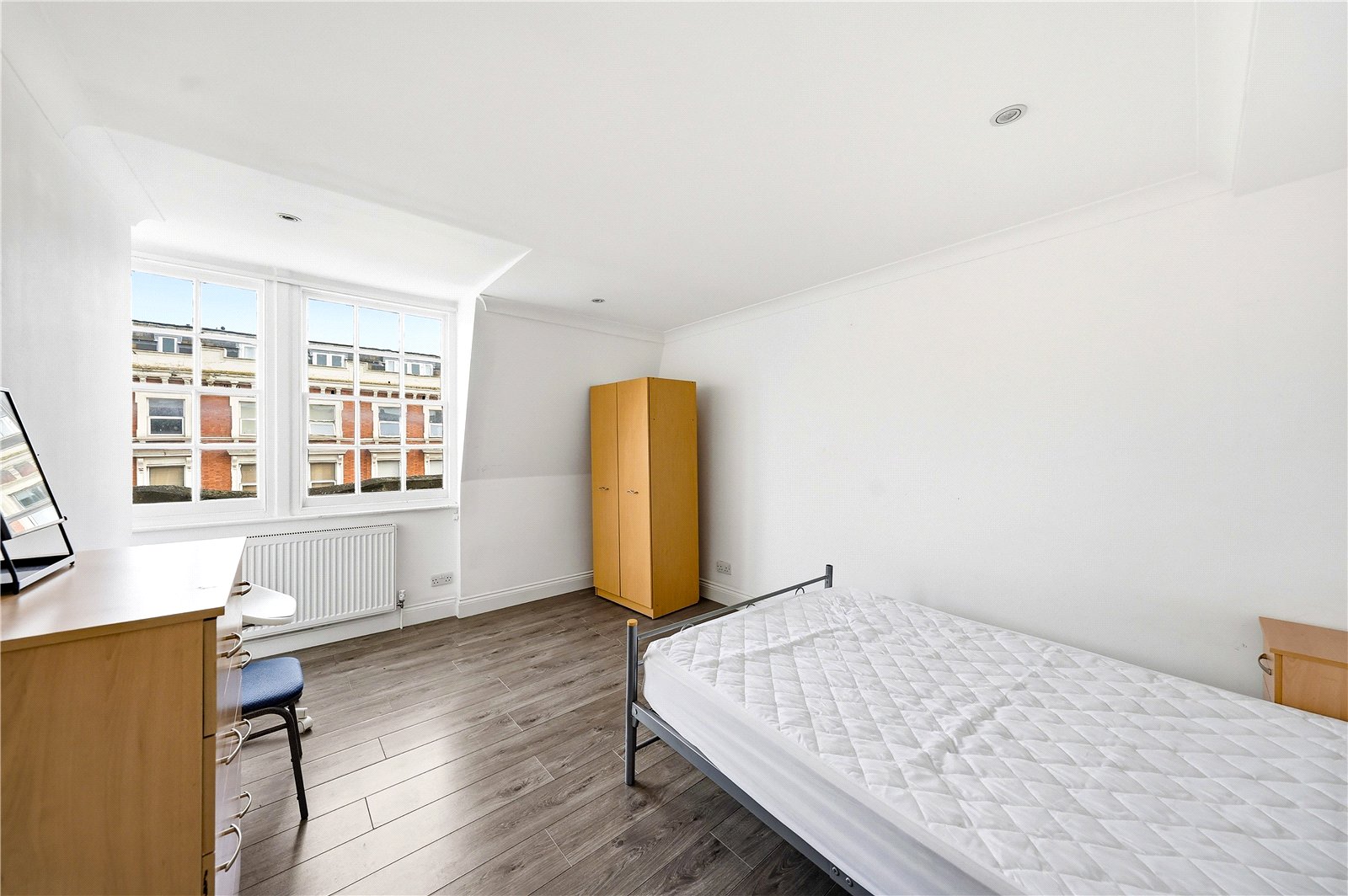 Kilburn High Road, Kilburn, London NW6 7QJ