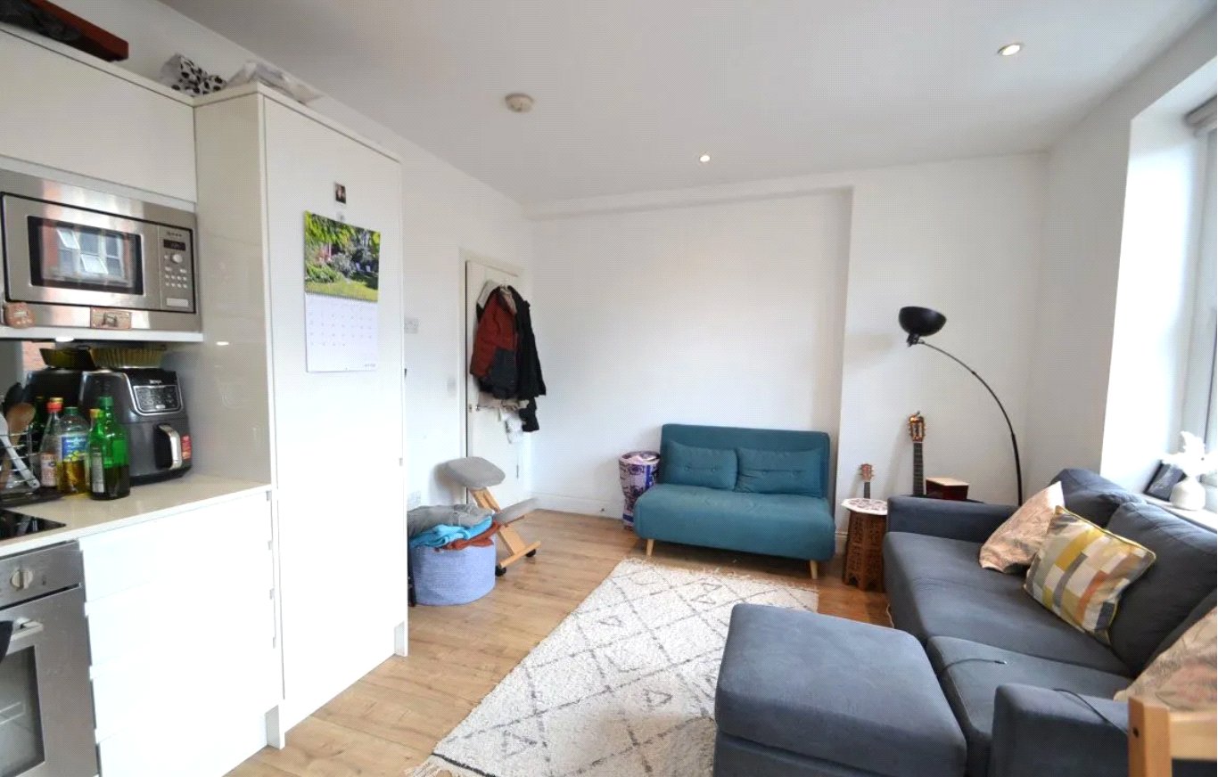 Green Parade, Green Lanes, London N4 1AQ