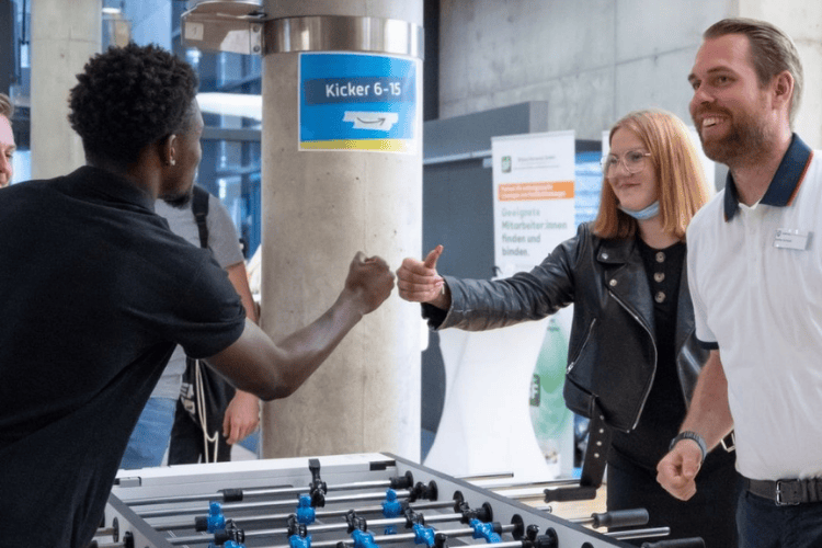 Menschlich – Nachhaltig – Innovativ: So gewinnen Unternehmen die Fachkräfte von morgen beim „Karriere Kick“