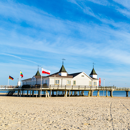 Blick auf die Seebrücke im Seebad Ahlbeck auf Usedom