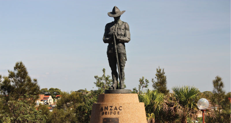 The monument located at the western end of the bridge is of an Australian soldier, and on the eastern end of the bridge is a monument of a New Zealand soldier. A handful of sand from Gallipoli rests under the foot of the digger as a permanent connection with comrades who fell and remain at the Gallipoli Battlefield in Turkey.